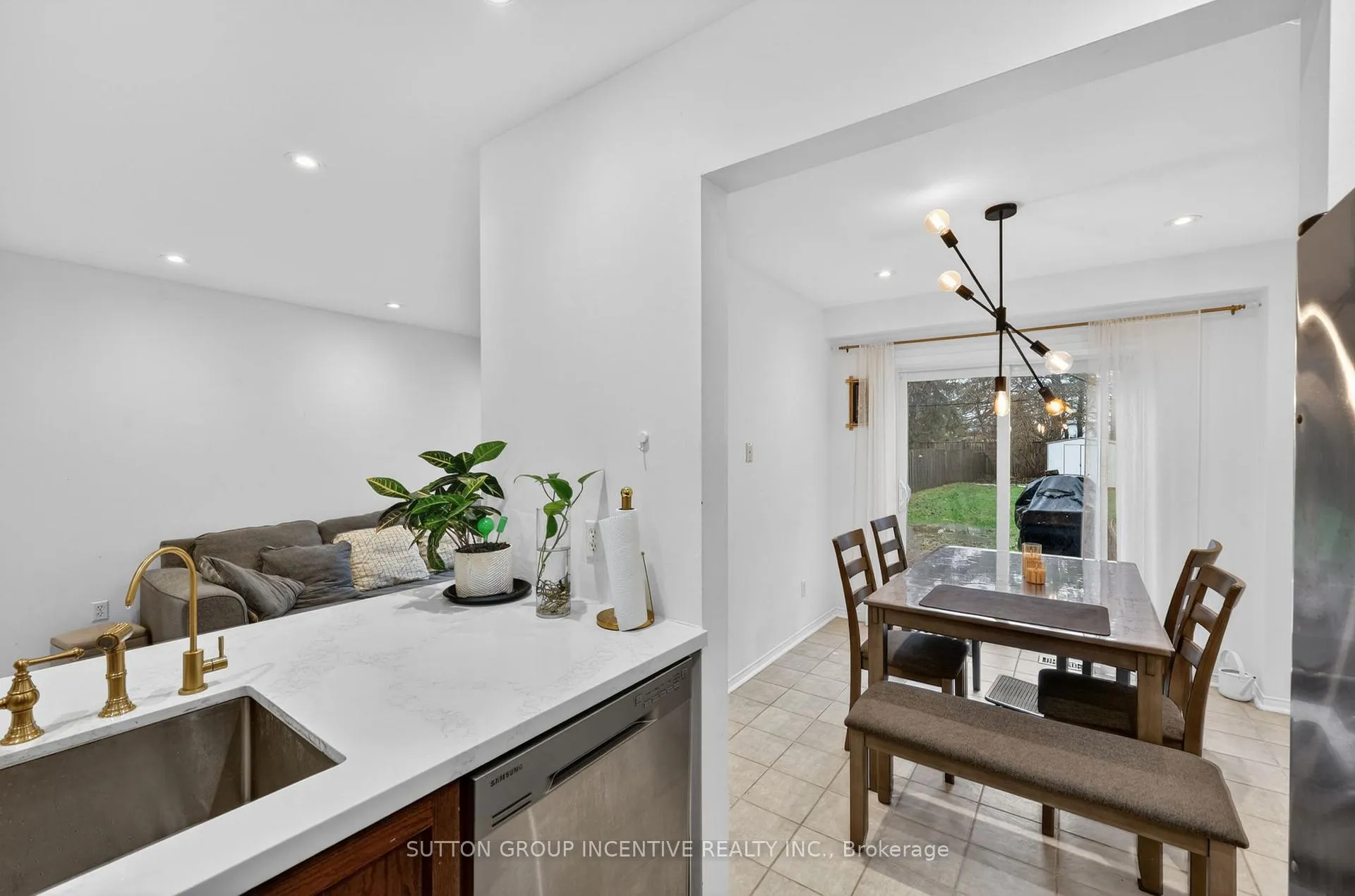 Photo 17 of 46 Bates Court, Barrie, Painswick North — HOMEH