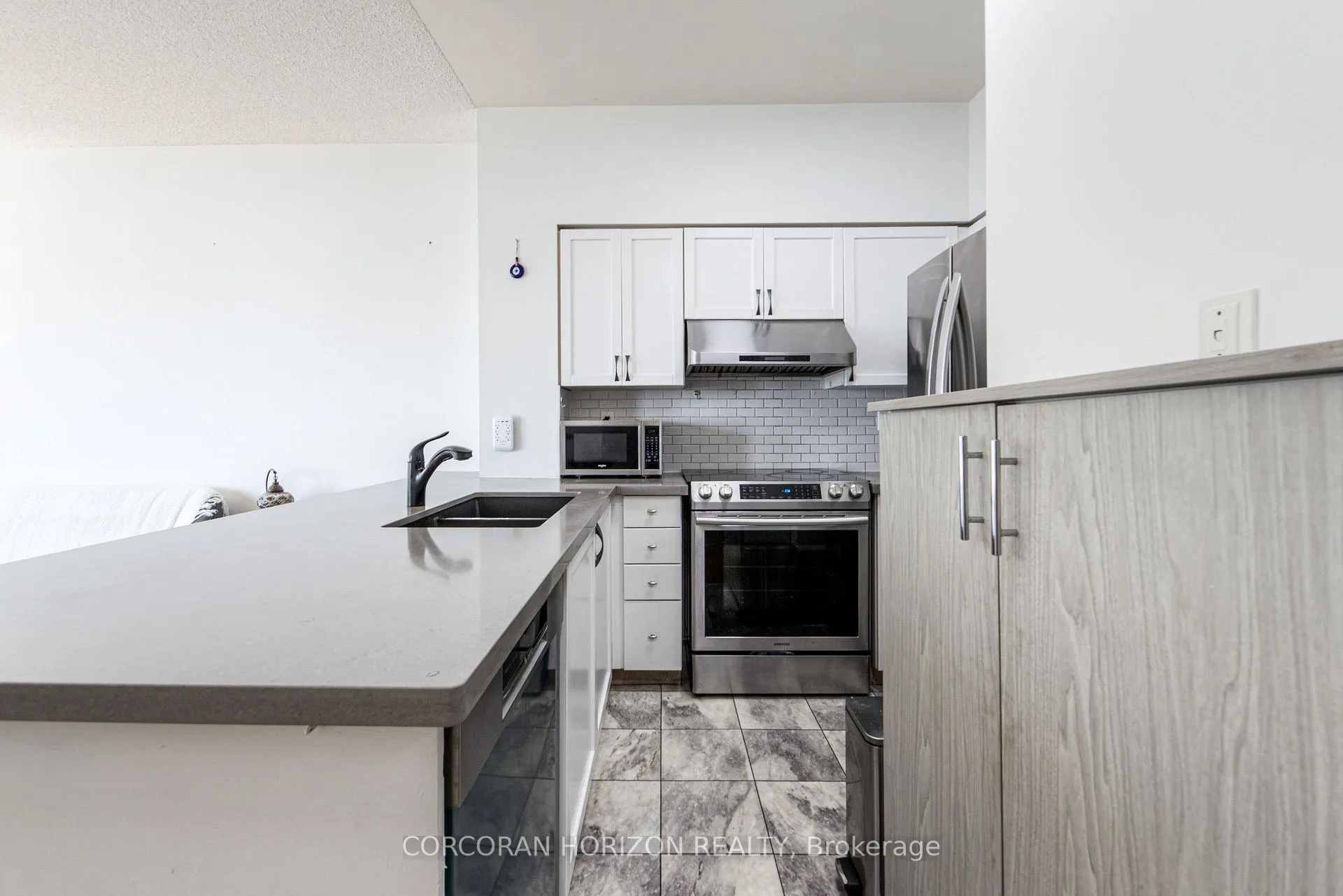 Photo 3 of Unit 2009, 228 Queens Quay W, Toronto, Waterfront Communities — HOMEH