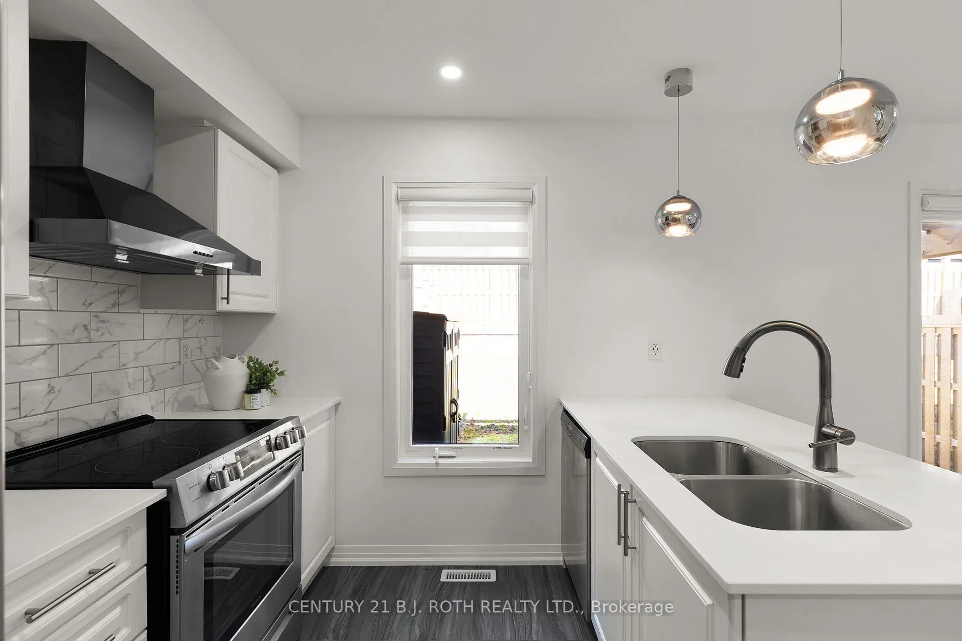 Photo 12 of 33 Brown Bear Street, Barrie, Rural Barrie Southwest — HOMEH