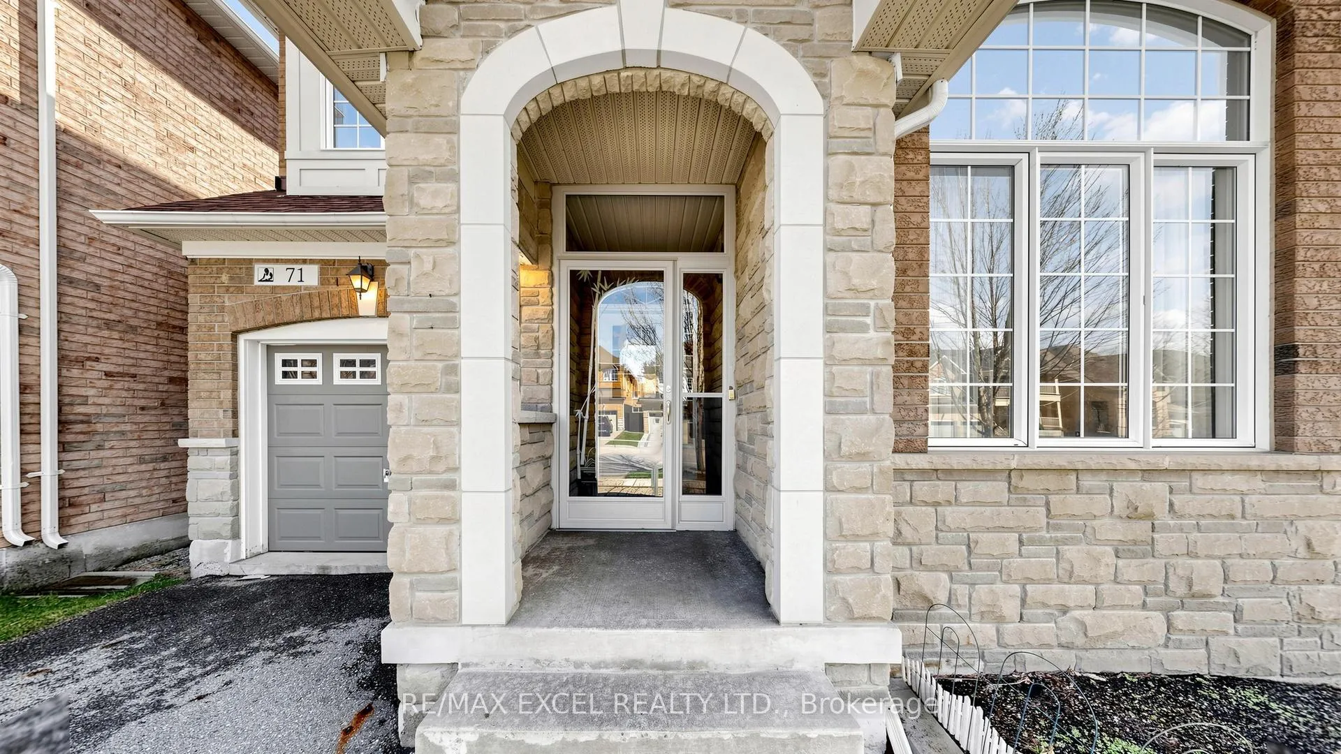 Photo 4 of 71 Stony Hill Boulevard, Markham, Victoria Manor-Jennings Gate — HOMEH