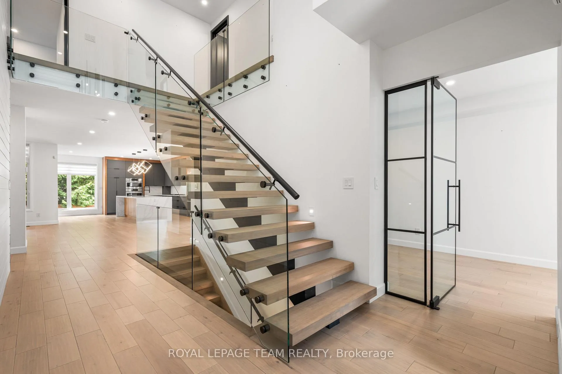 Photo 3 of 679 Broadview Avenue, Ottawa, Laurentianview — HOMEH