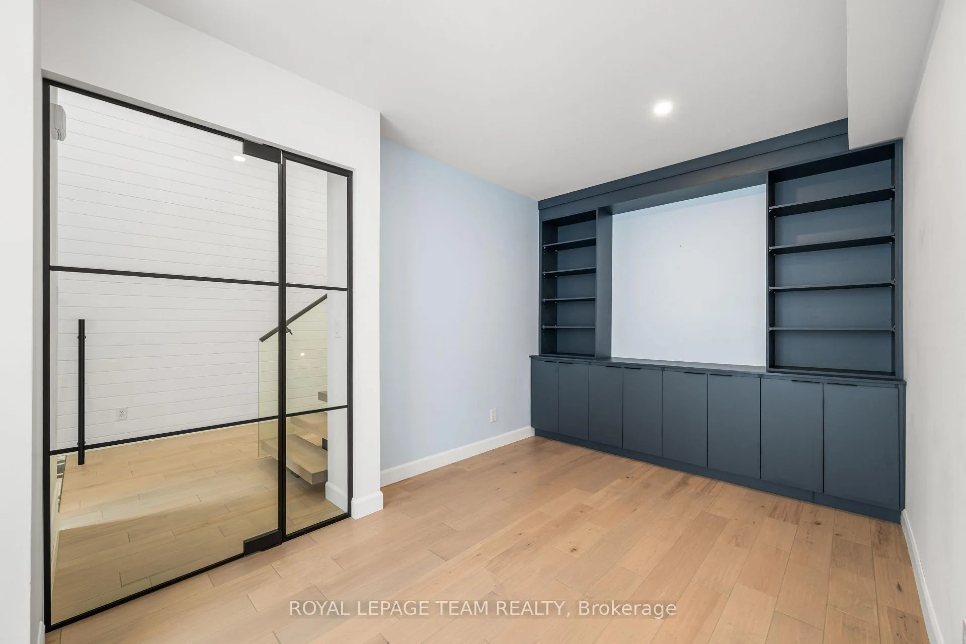 Photo 4 of 679 Broadview Avenue, Ottawa, Laurentianview — HOMEH