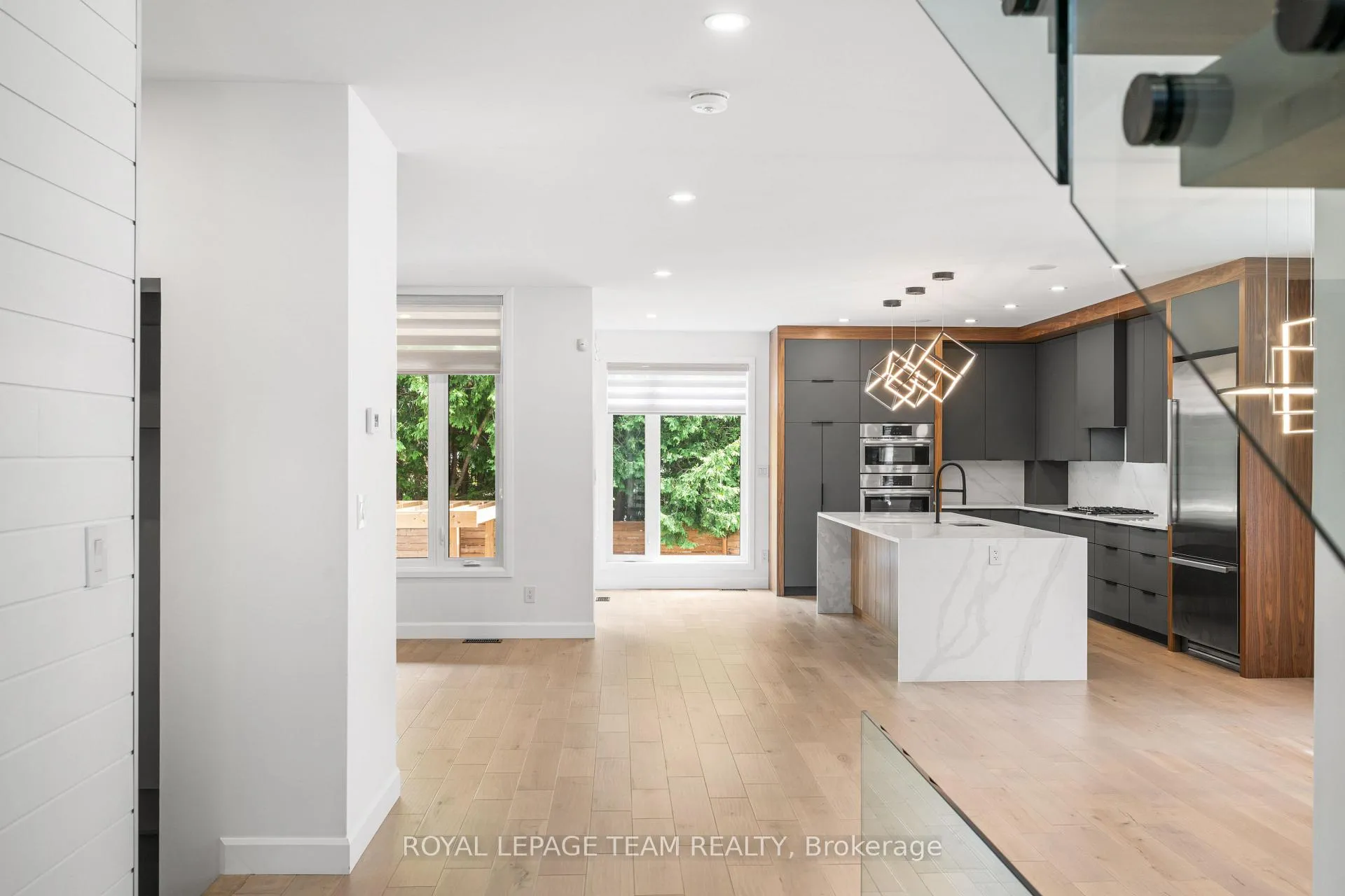 Photo 6 of 679 Broadview Avenue, Ottawa, Laurentianview — HOMEH