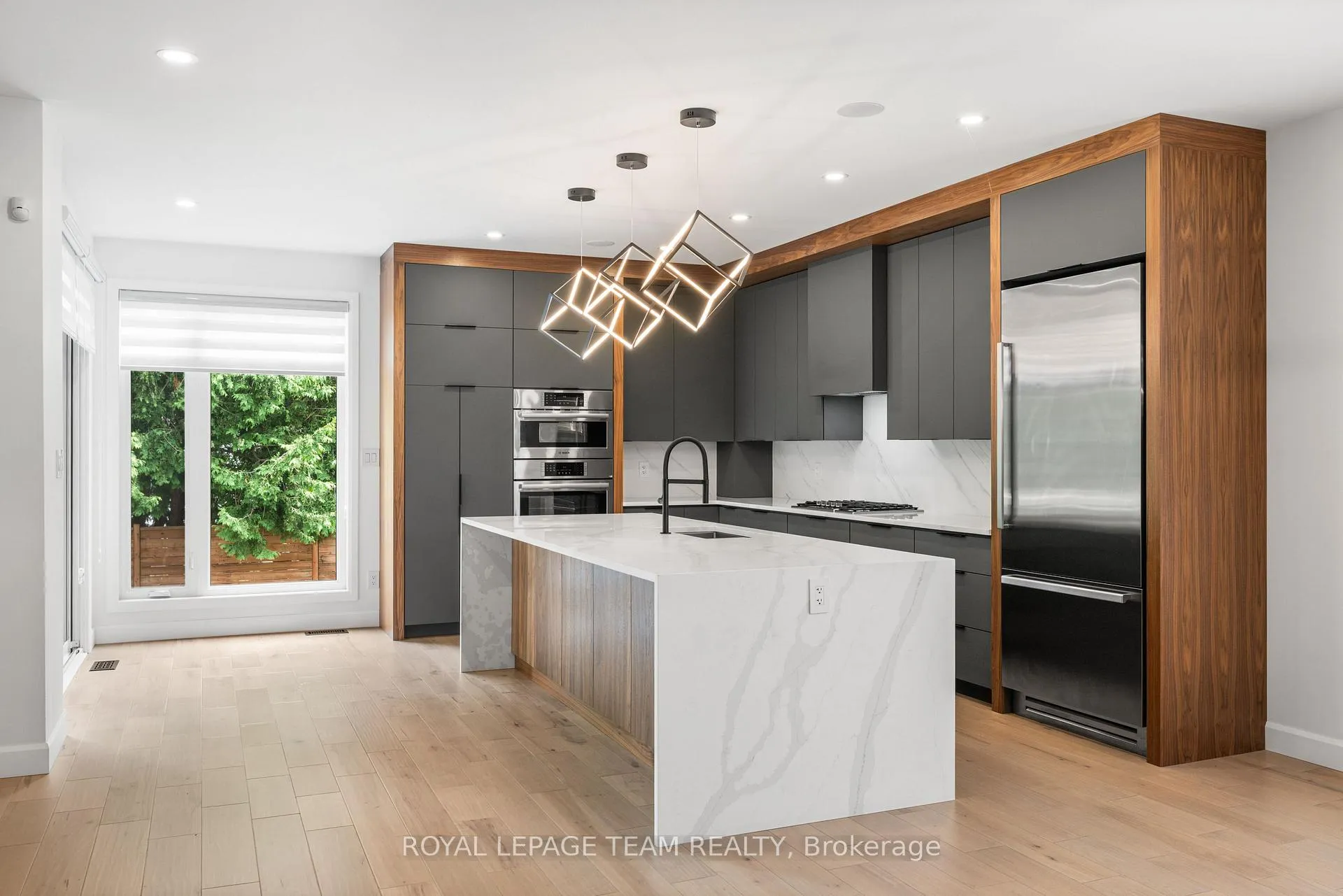 Photo 10 of 679 Broadview Avenue, Ottawa, Laurentianview — HOMEH