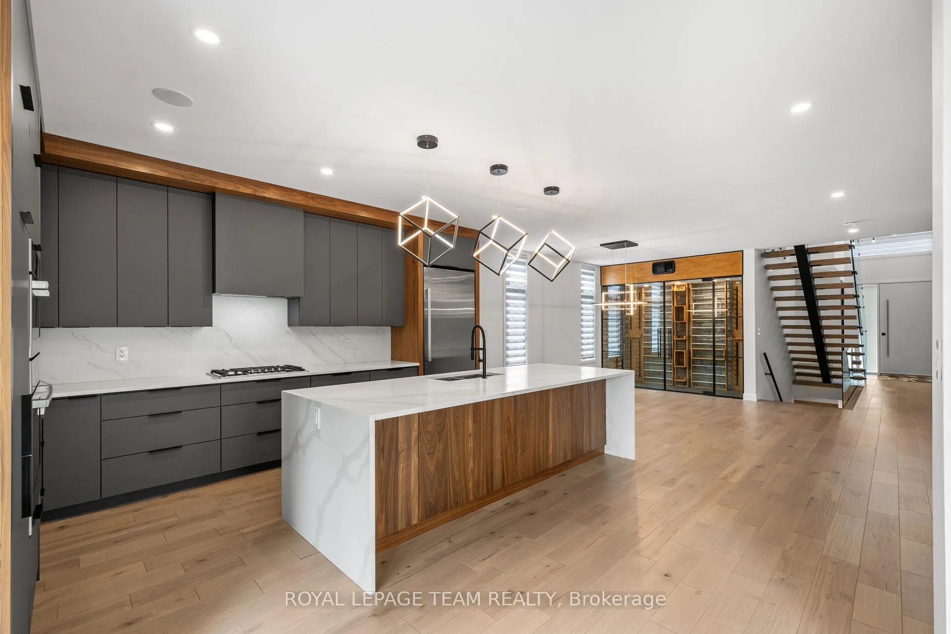 Photo 12 of 679 Broadview Avenue, Ottawa, Laurentianview — HOMEH