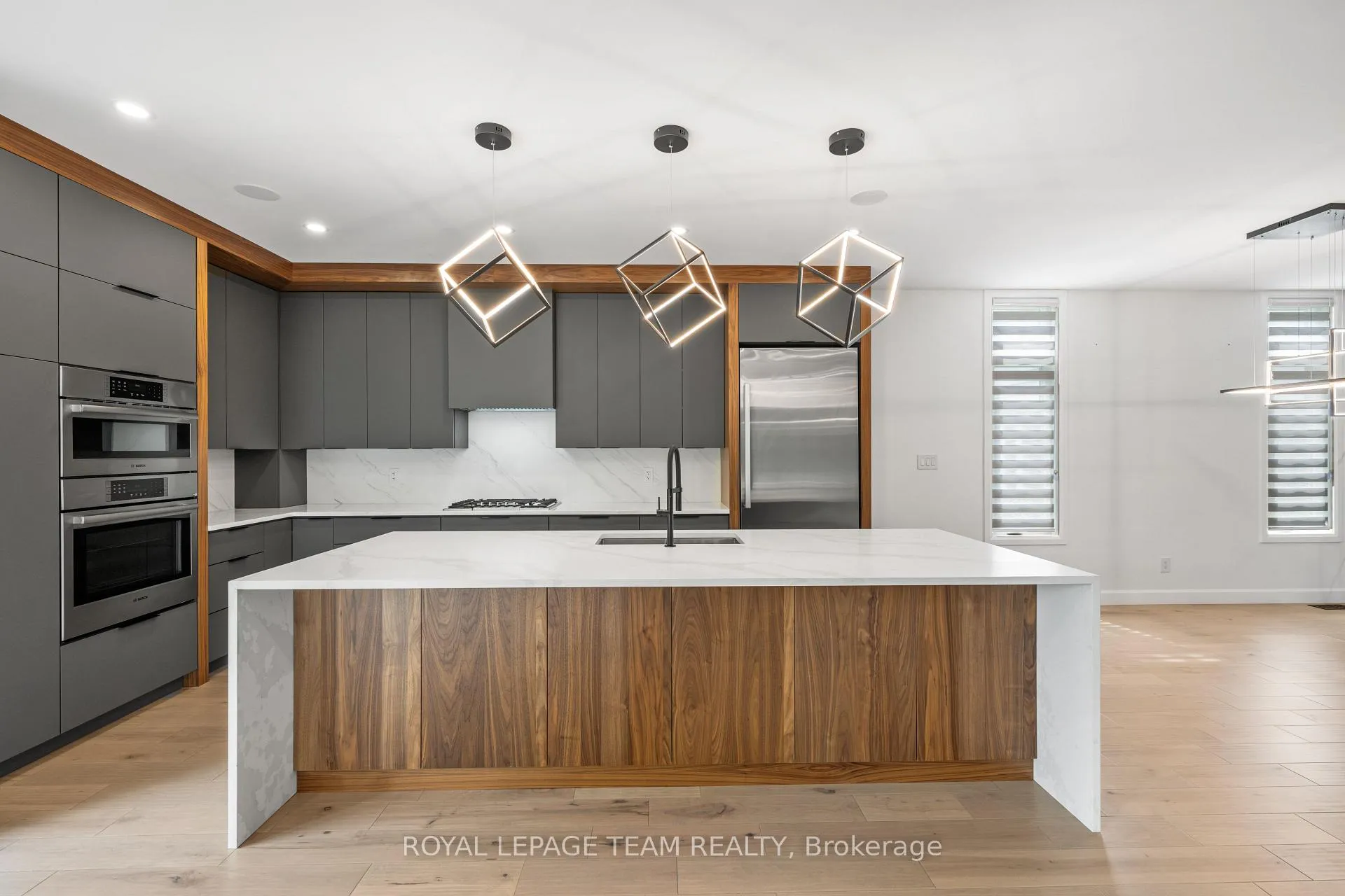 Photo 13 of 679 Broadview Avenue, Ottawa, Laurentianview — HOMEH