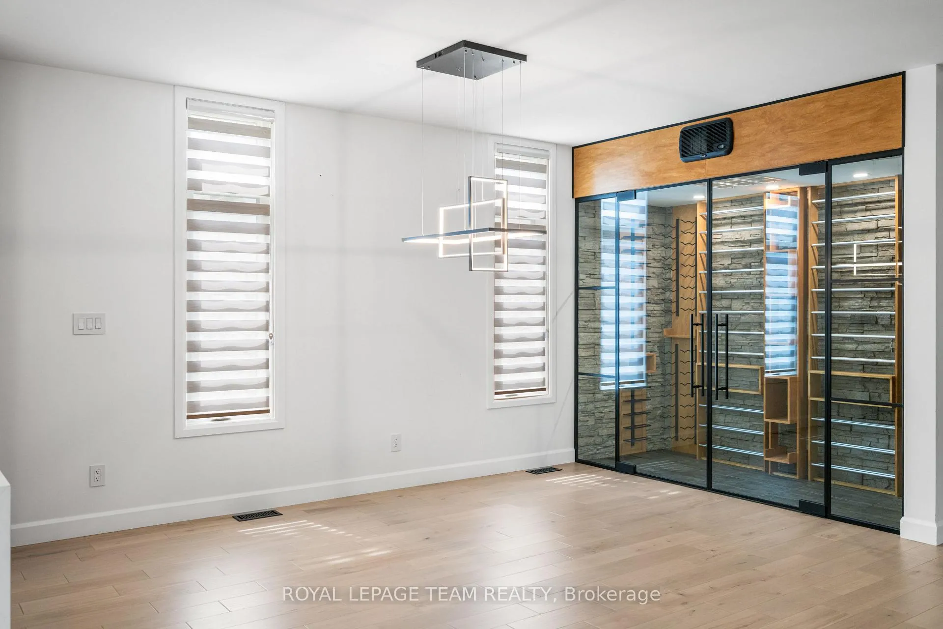 Photo 14 of 679 Broadview Avenue, Ottawa, Laurentianview — HOMEH