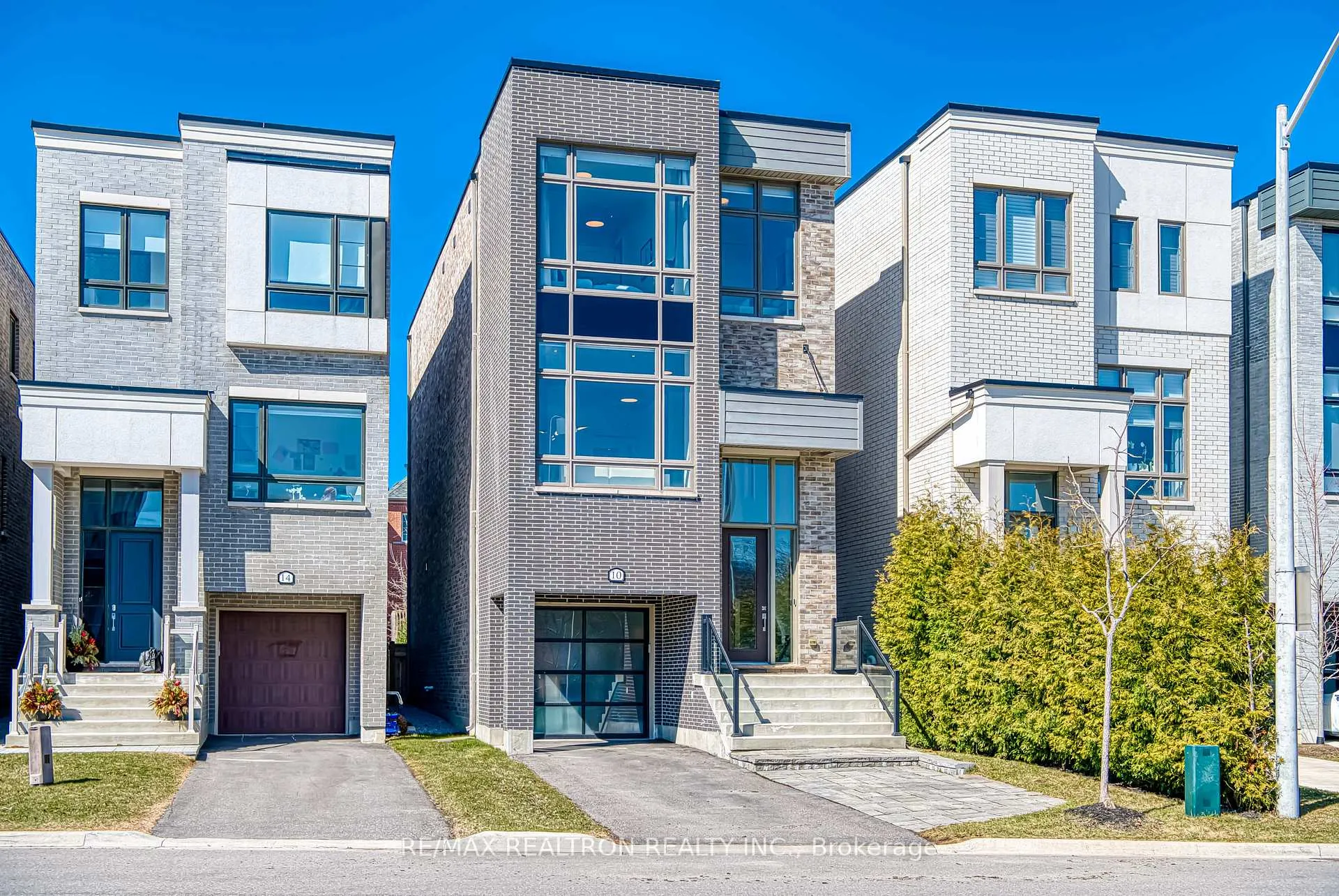 Photo 2 of 10 Hesperus Road, Vaughan, Patterson — HOMEH
