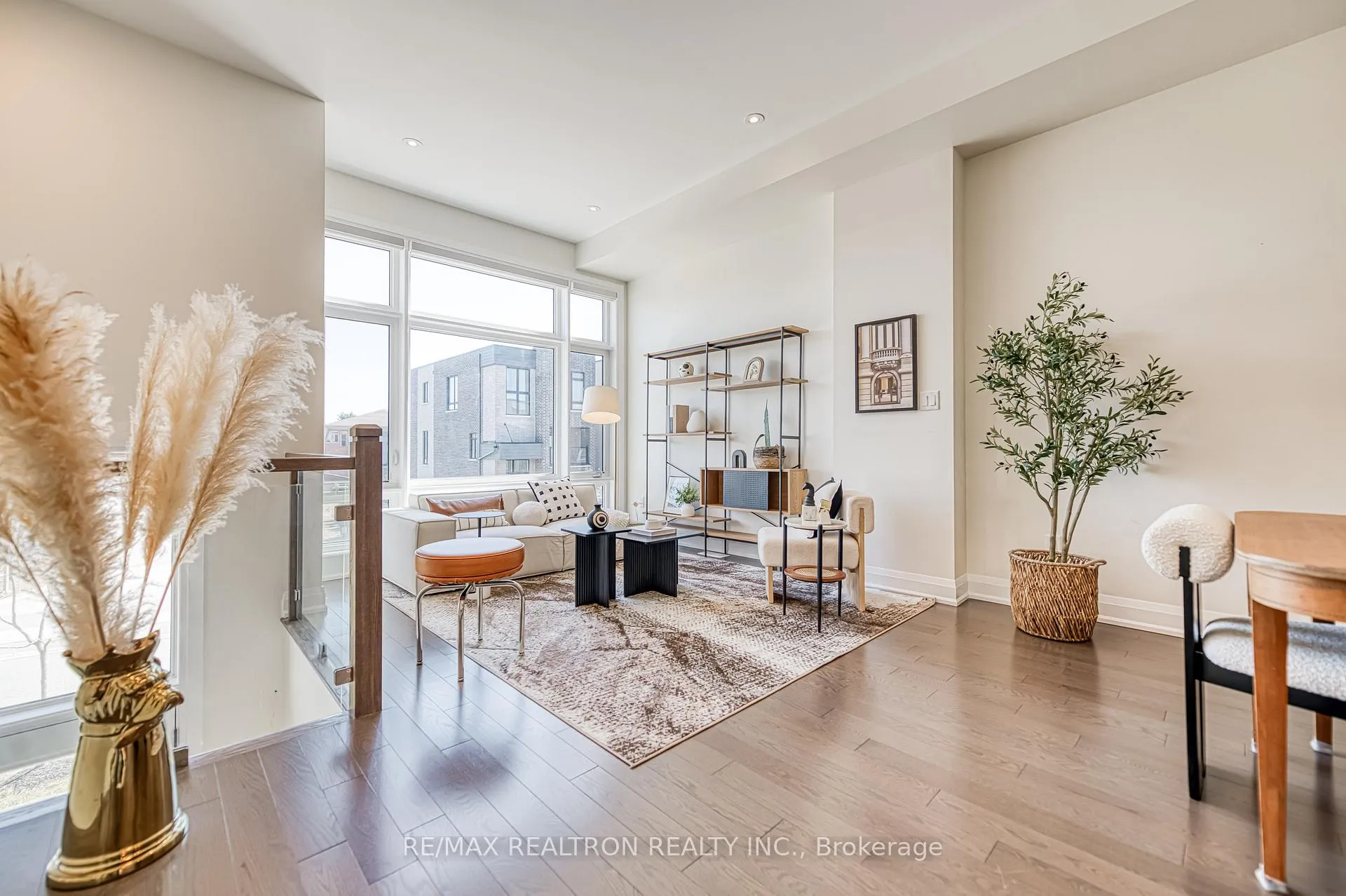 Photo 3 of 10 Hesperus Road, Vaughan, Patterson — HOMEH