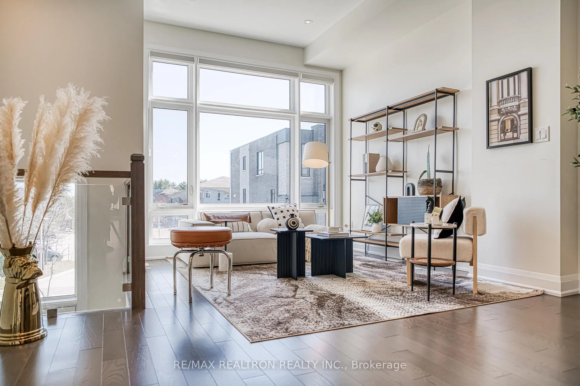 Photo 4 of 10 Hesperus Road, Vaughan, Patterson — HOMEH