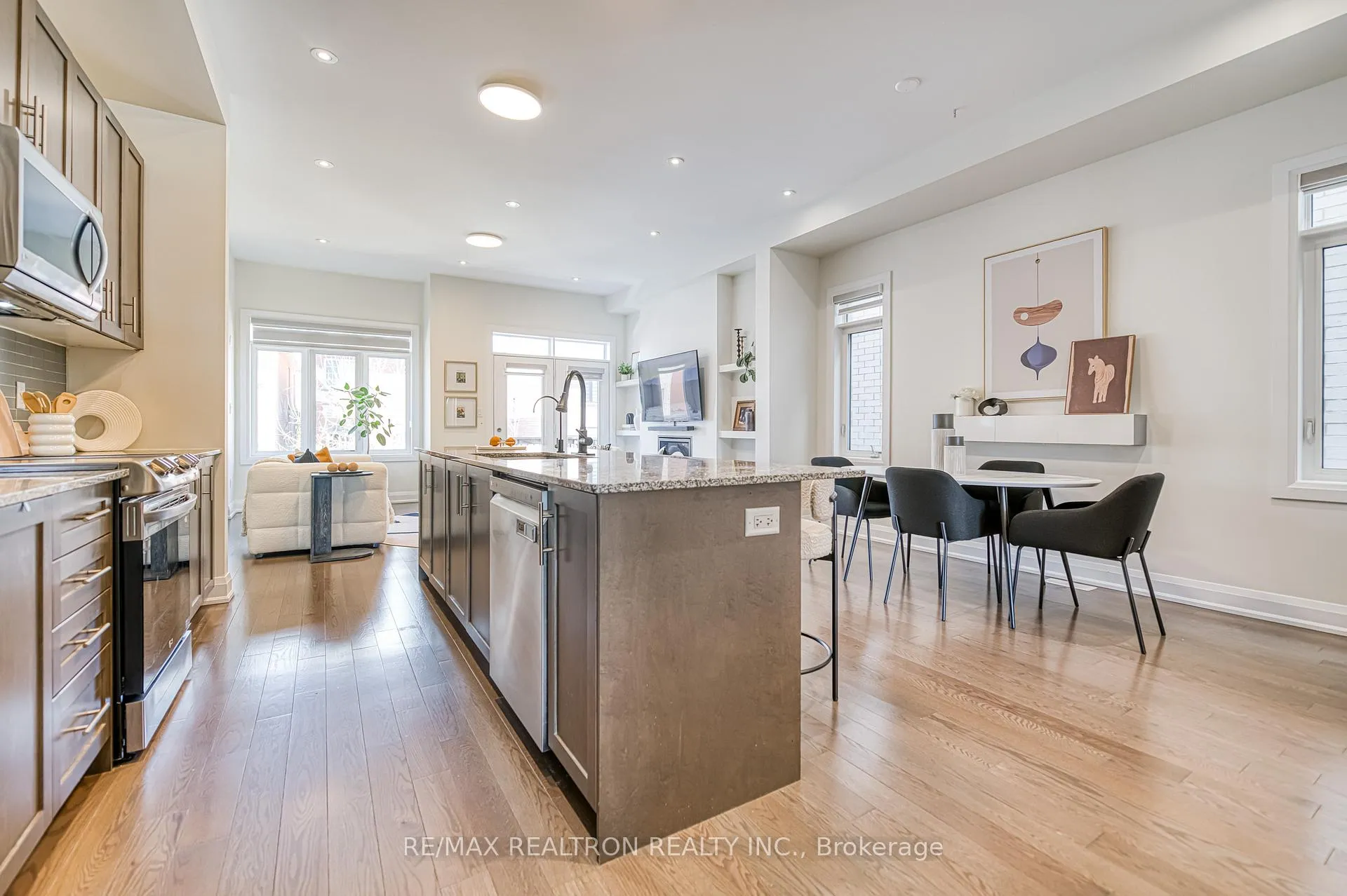 Photo 20 of 10 Hesperus Road, Vaughan, Patterson — HOMEH