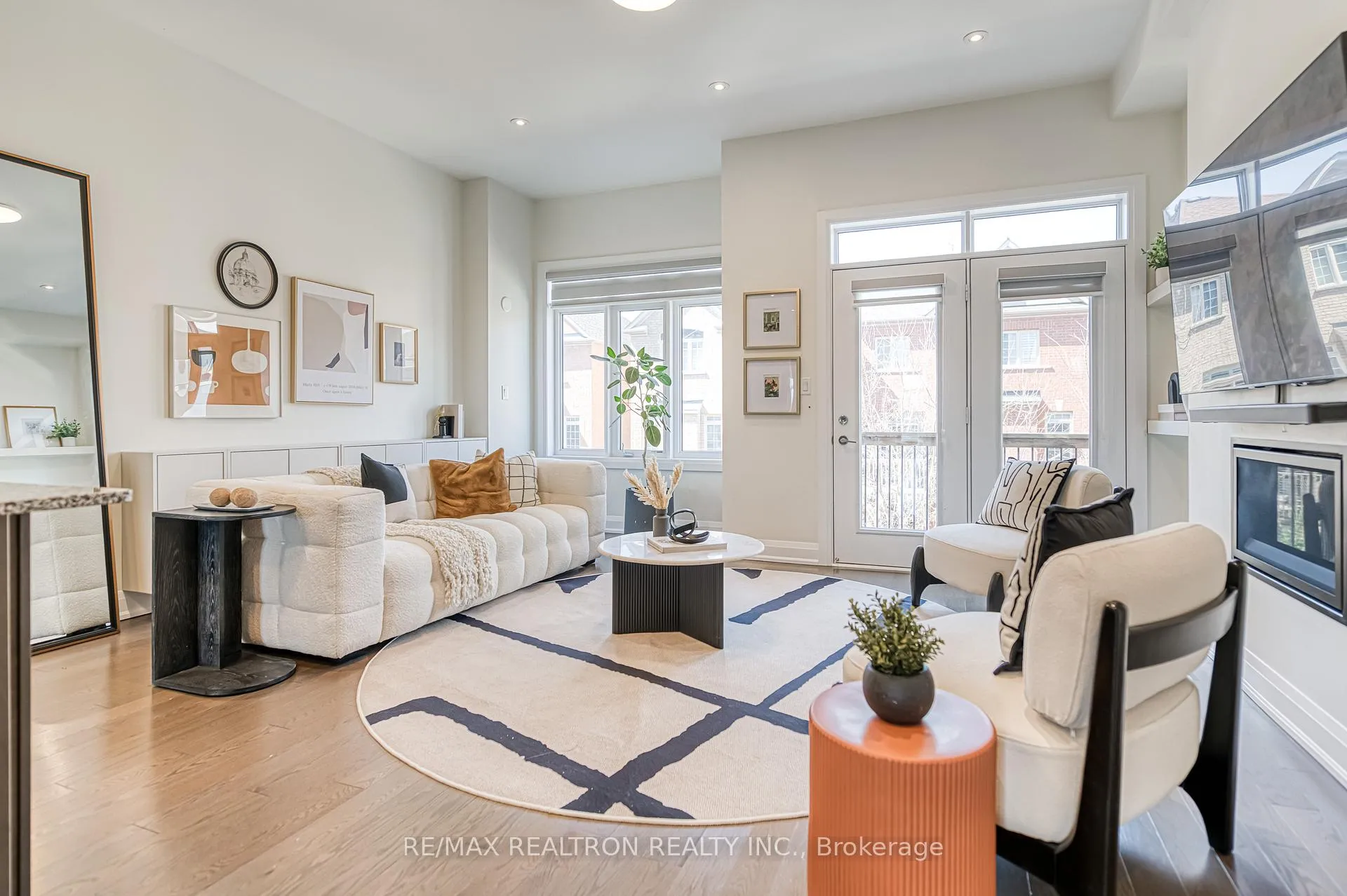 Photo 22 of 10 Hesperus Road, Vaughan, Patterson — HOMEH