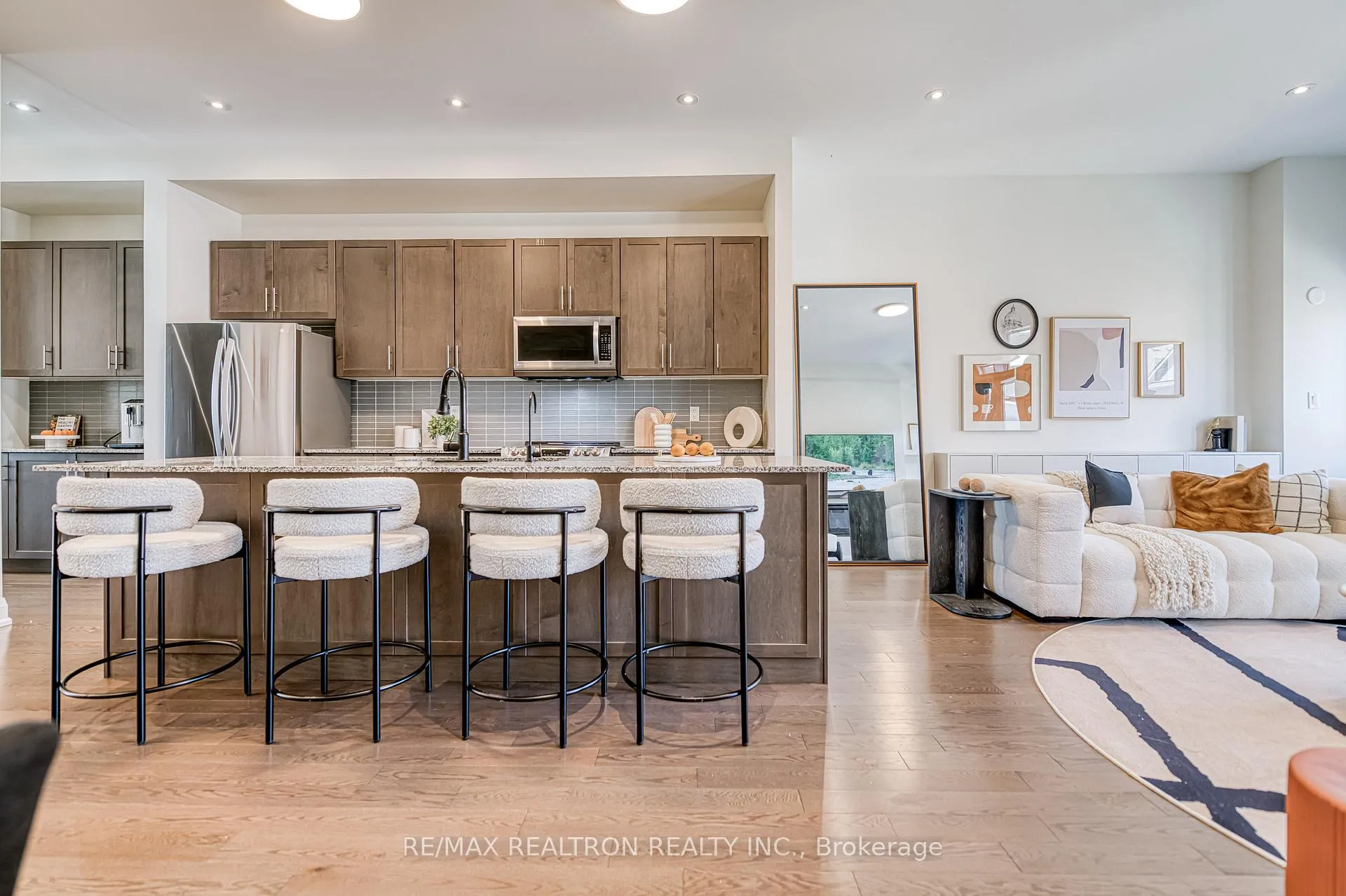 Photo 25 of 10 Hesperus Road, Vaughan, Patterson — HOMEH