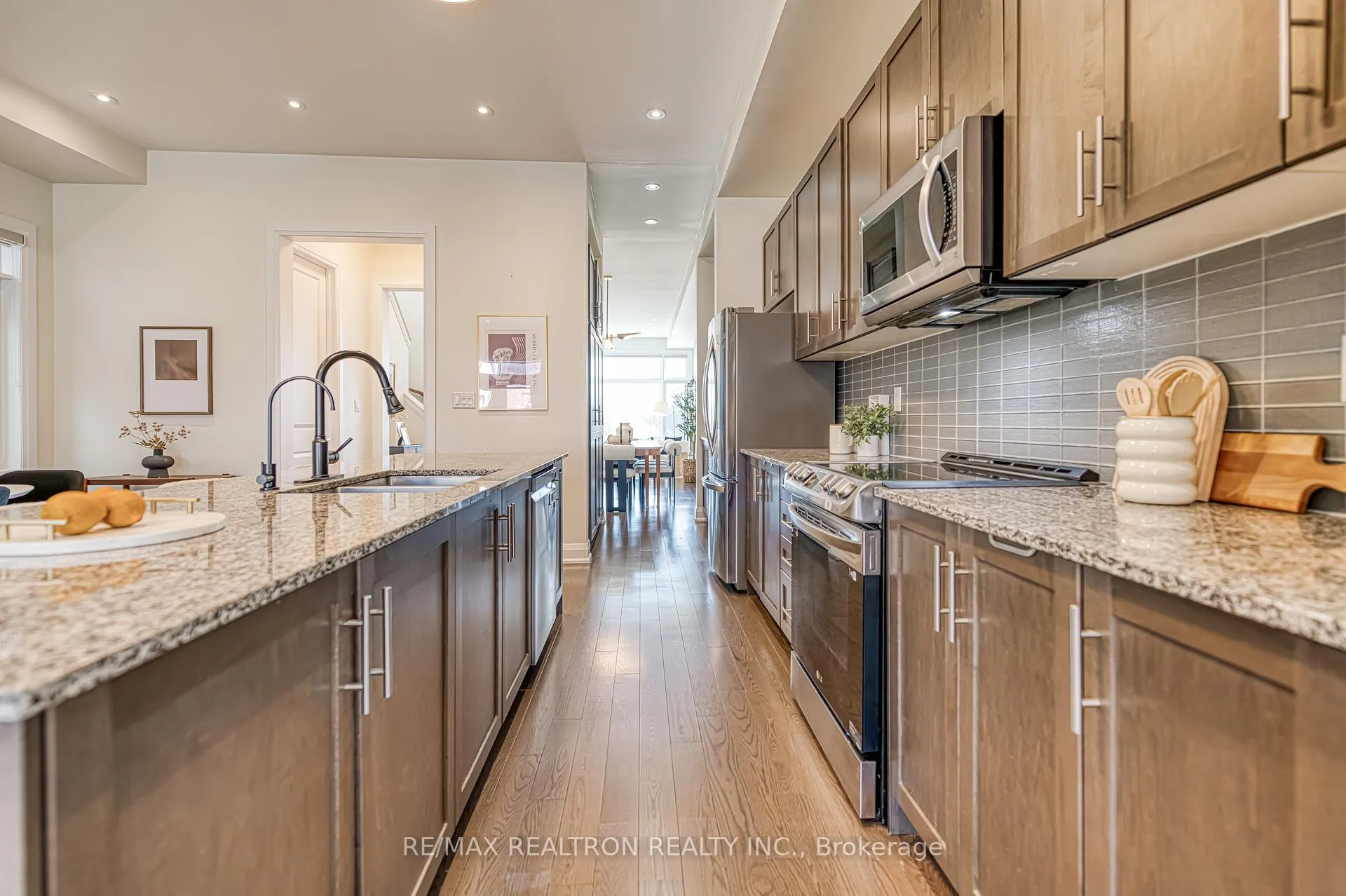 Photo 29 of 10 Hesperus Road, Vaughan, Patterson — HOMEH