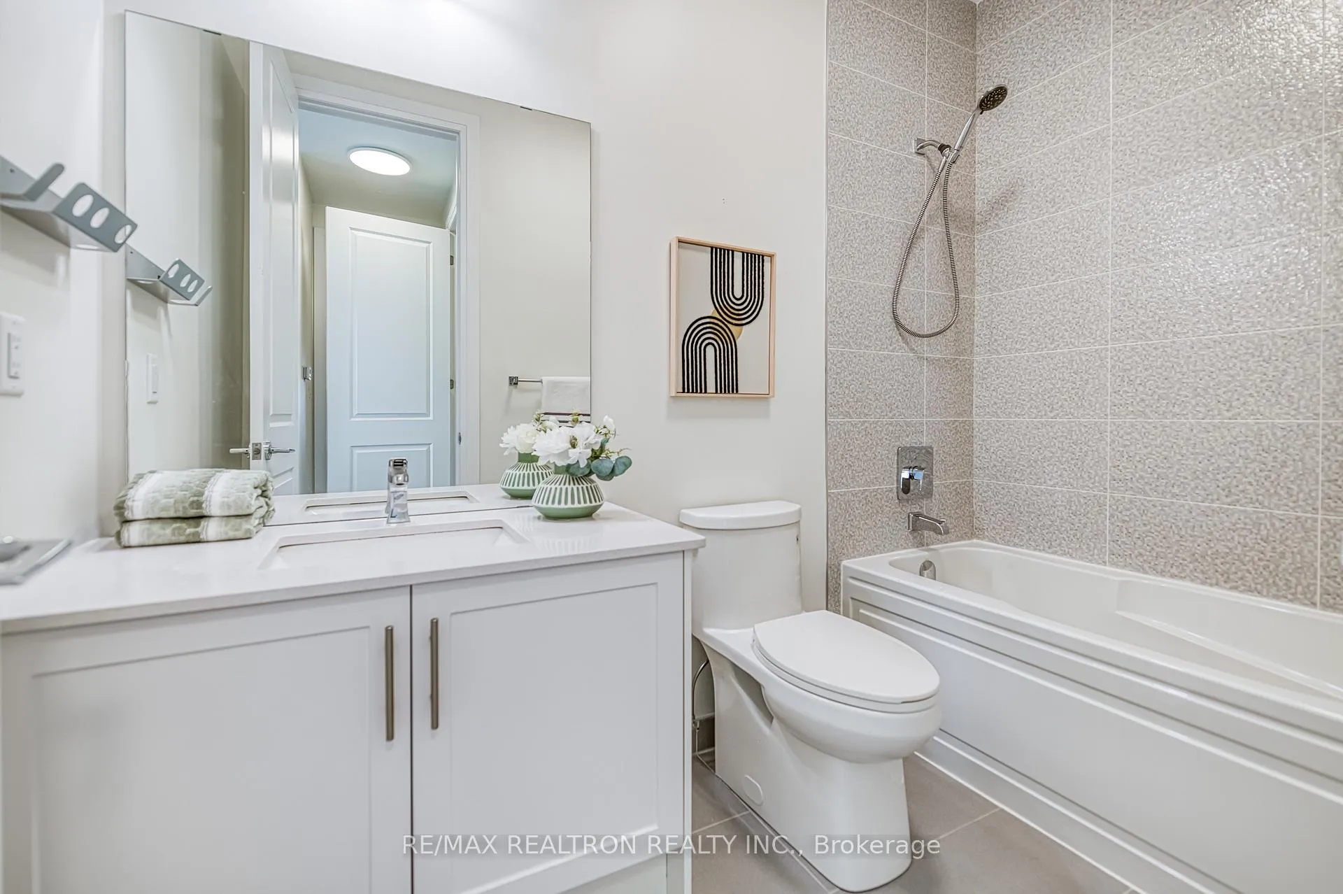 Photo 39 of 10 Hesperus Road, Vaughan, Patterson — HOMEH