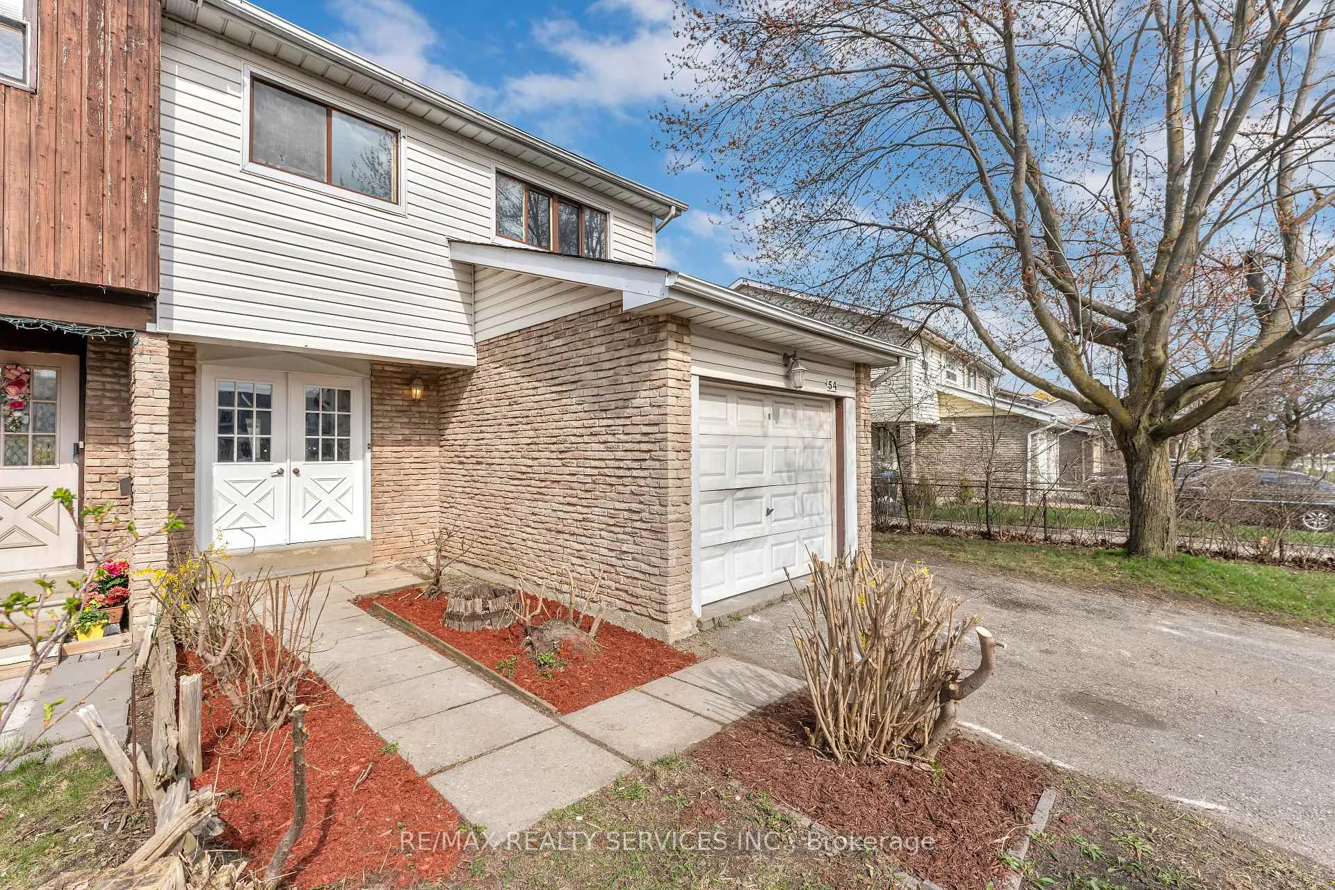 Photo 3 of 54 Greene Drive, Brampton, Madoc — HOMEH