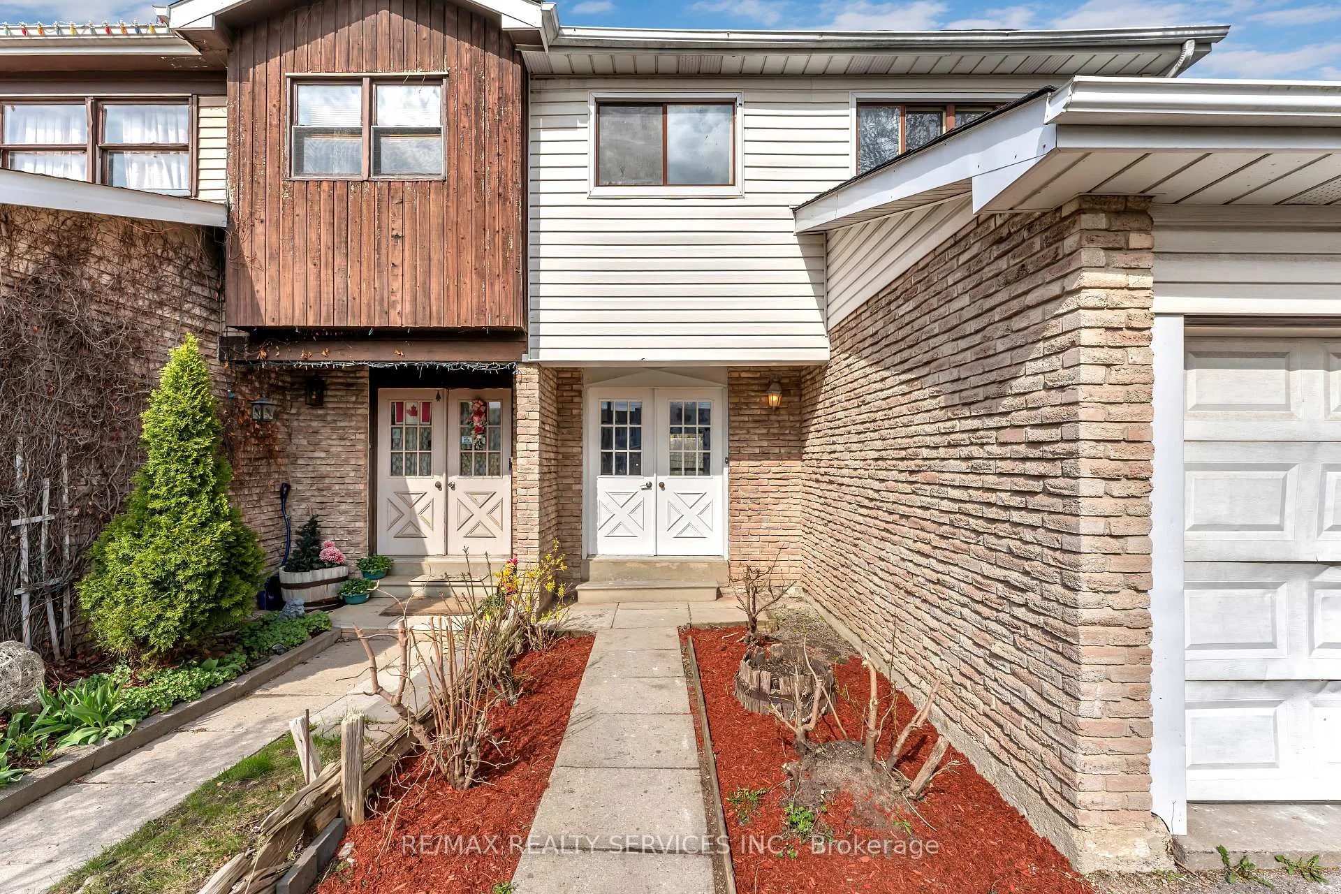 Photo 4 of 54 Greene Drive, Brampton, Madoc — HOMEH