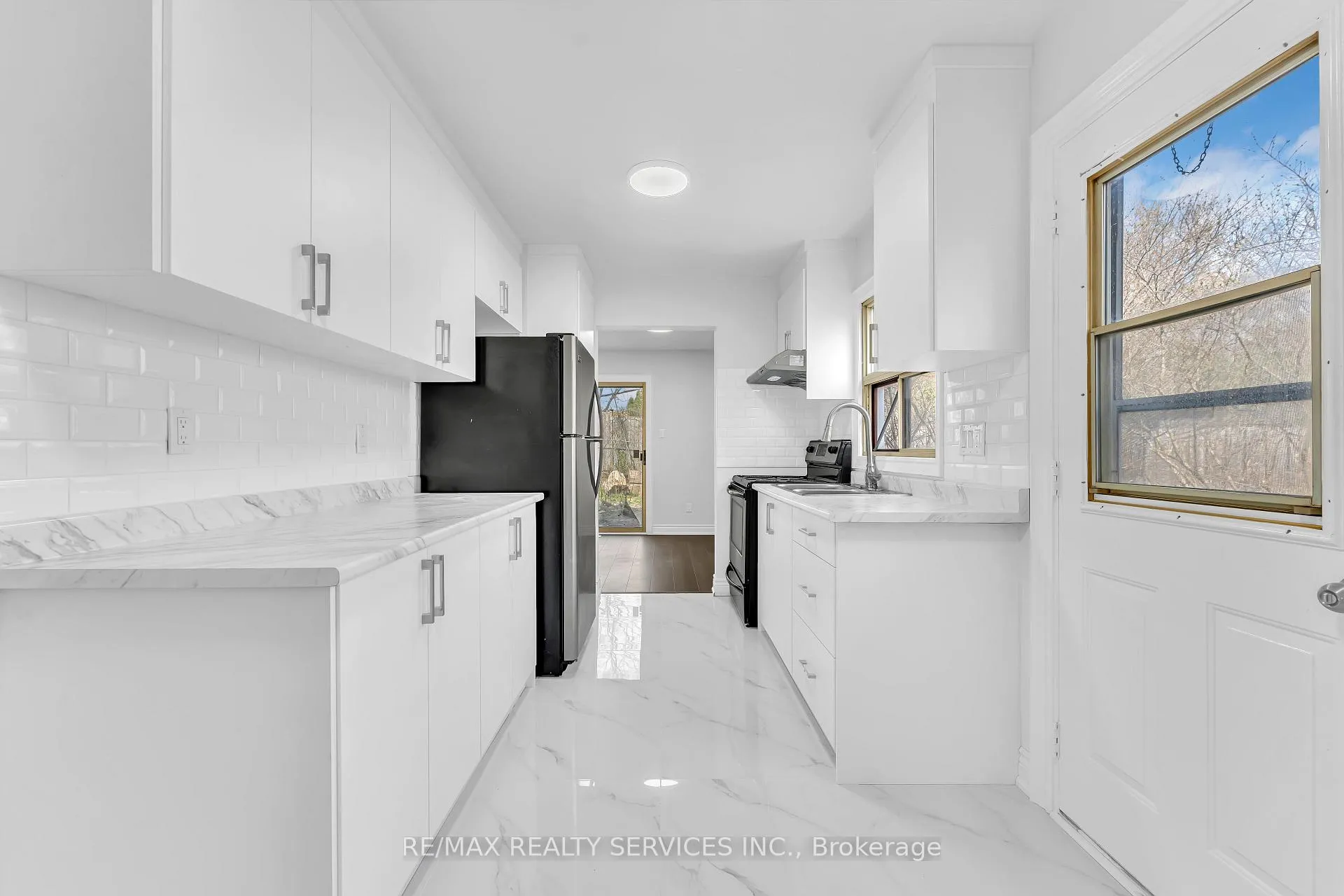 Photo 8 of 54 Greene Drive, Brampton, Madoc — HOMEH