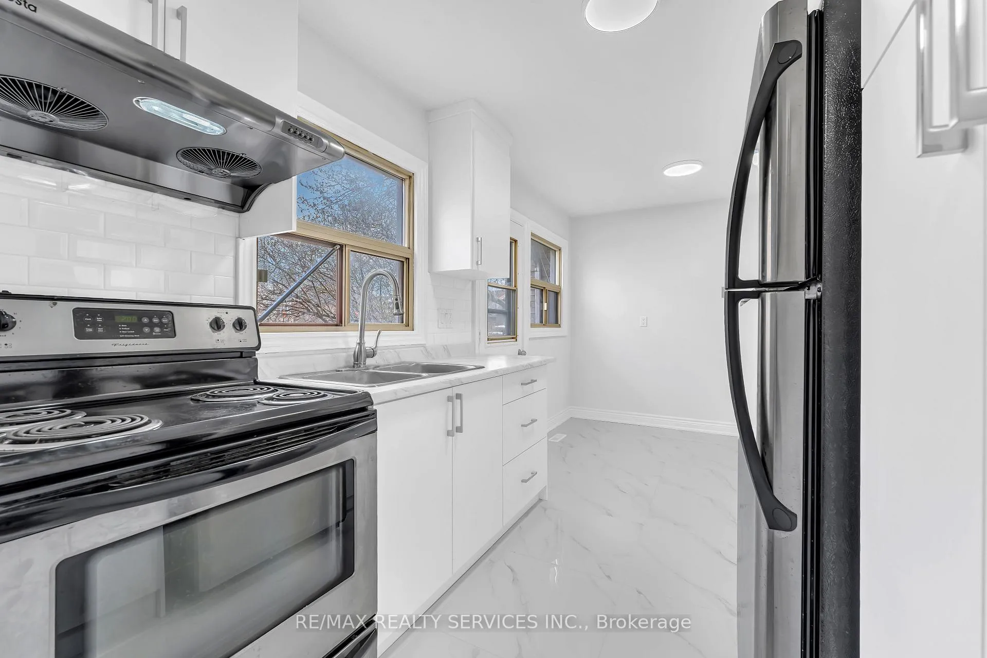 Photo 10 of 54 Greene Drive, Brampton, Madoc — HOMEH