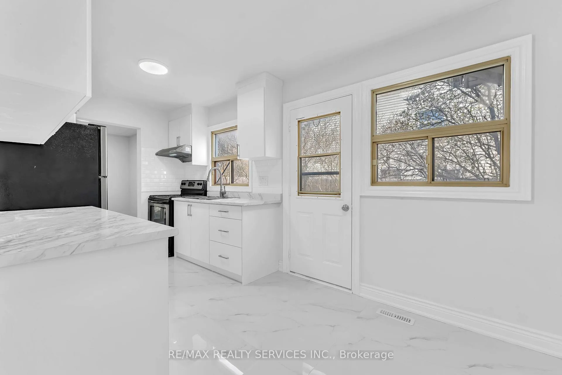 Photo 11 of 54 Greene Drive, Brampton, Madoc — HOMEH