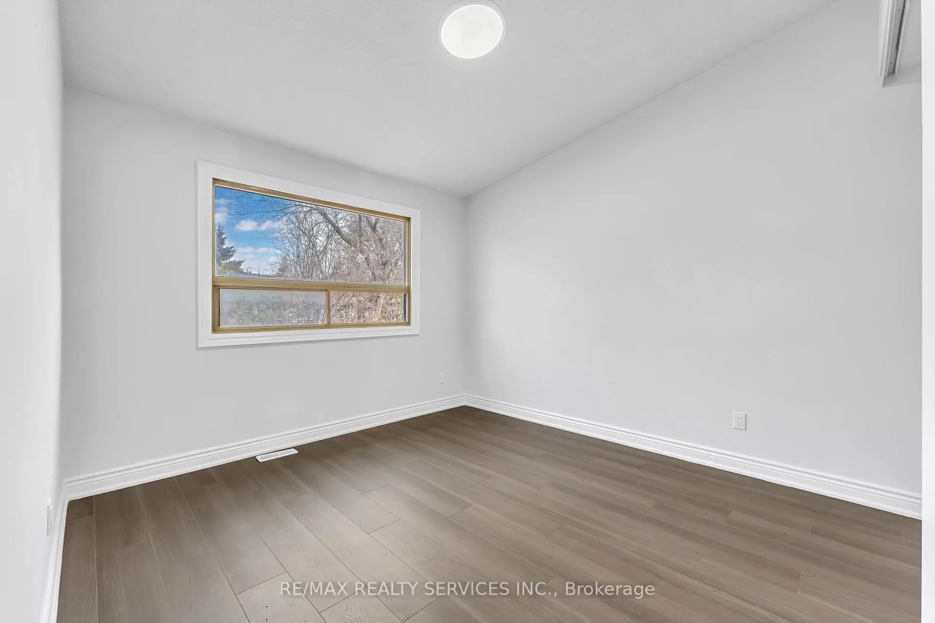 Photo 23 of 54 Greene Drive, Brampton, Madoc — HOMEH
