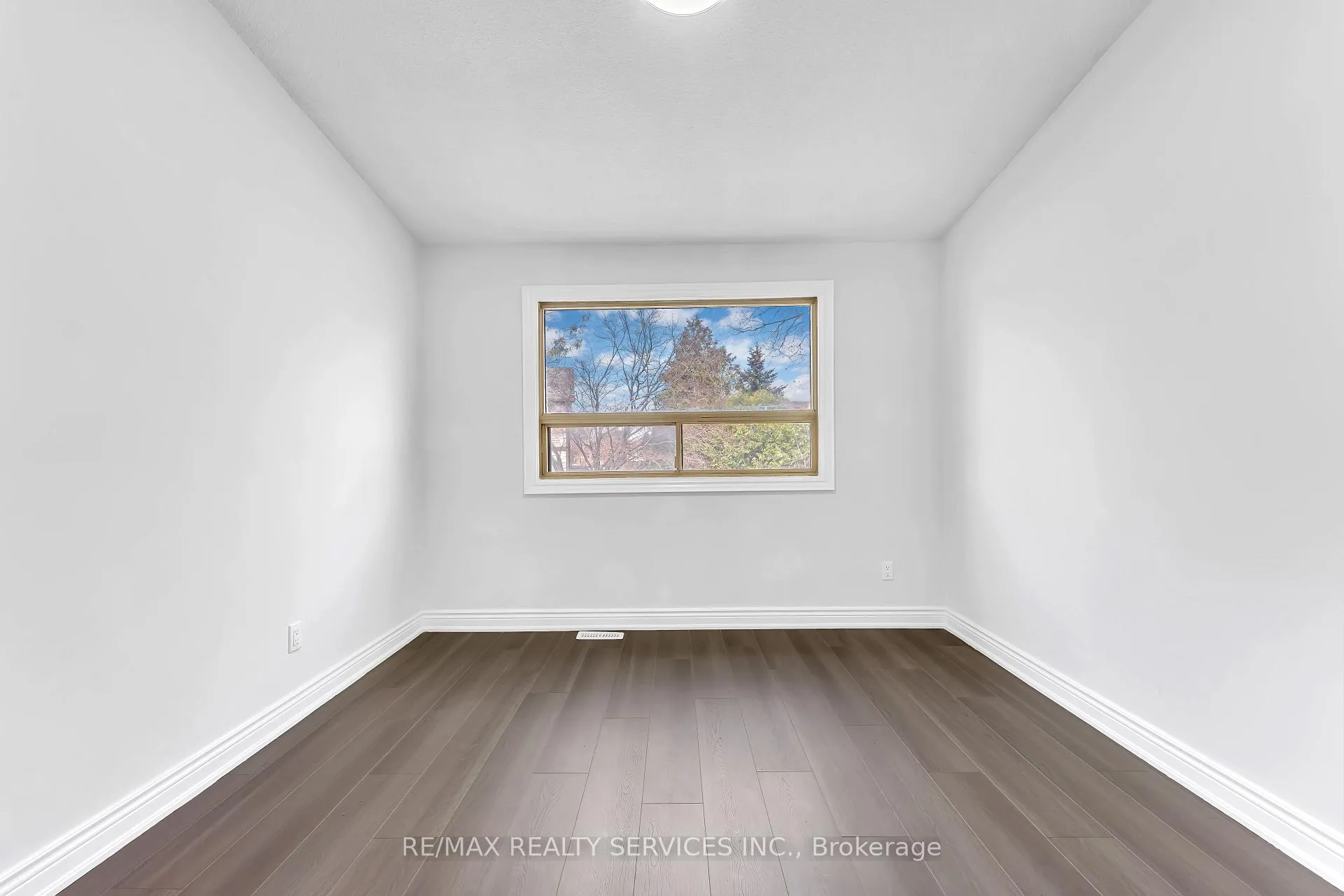 Photo 24 of 54 Greene Drive, Brampton, Madoc — HOMEH