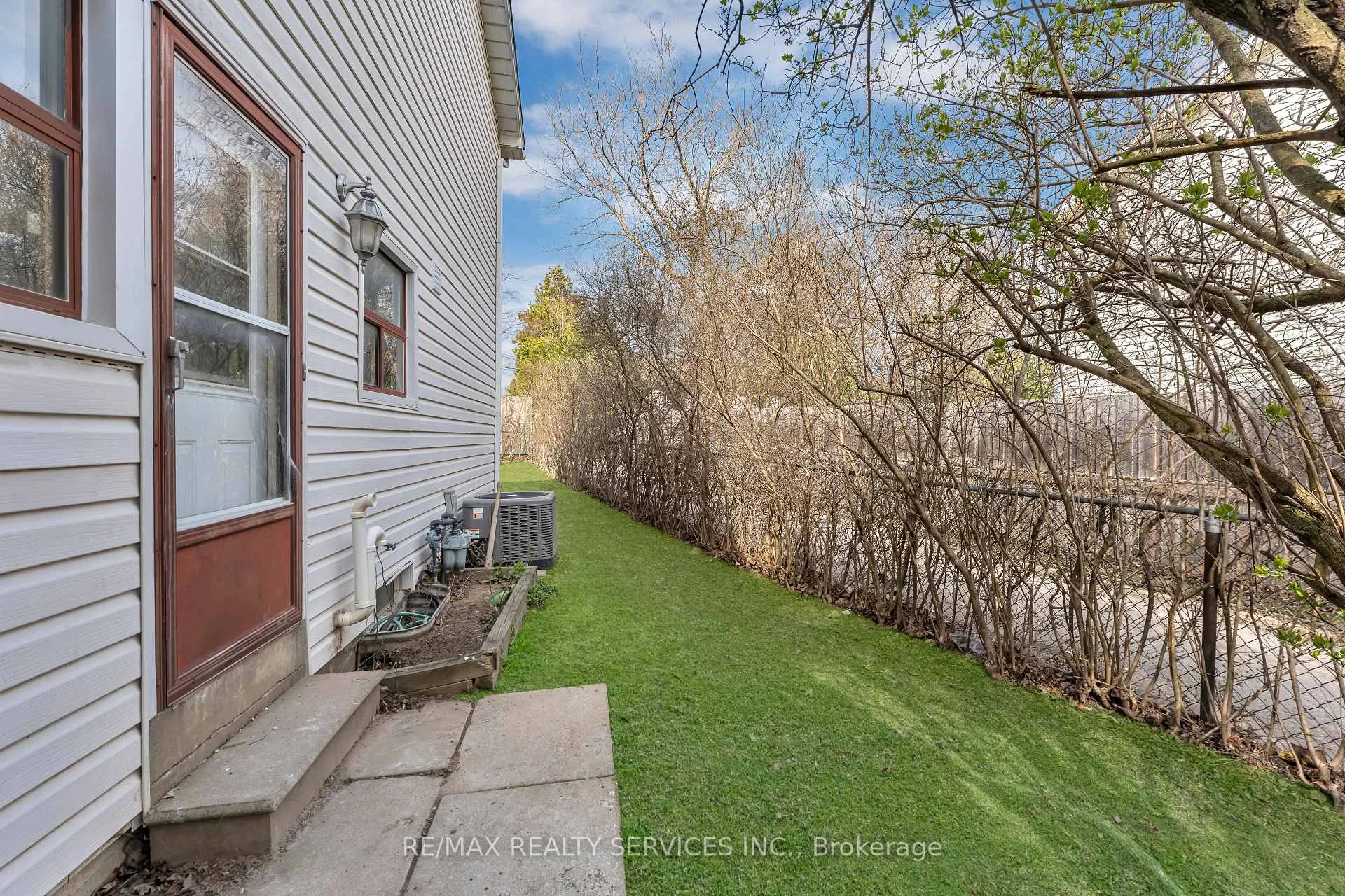 Photo 29 of 54 Greene Drive, Brampton, Madoc — HOMEH