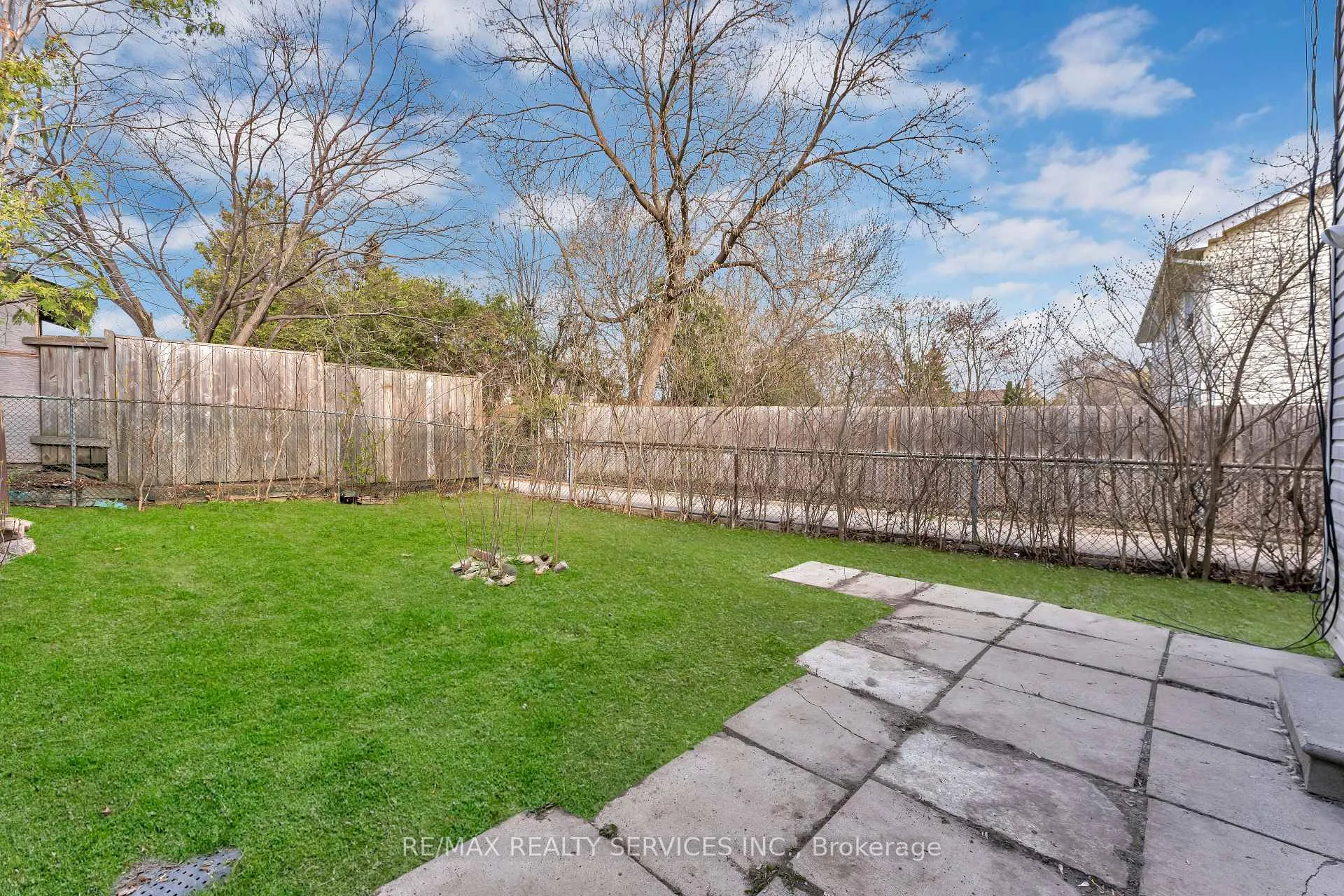 Photo 32 of 54 Greene Drive, Brampton, Madoc — HOMEH