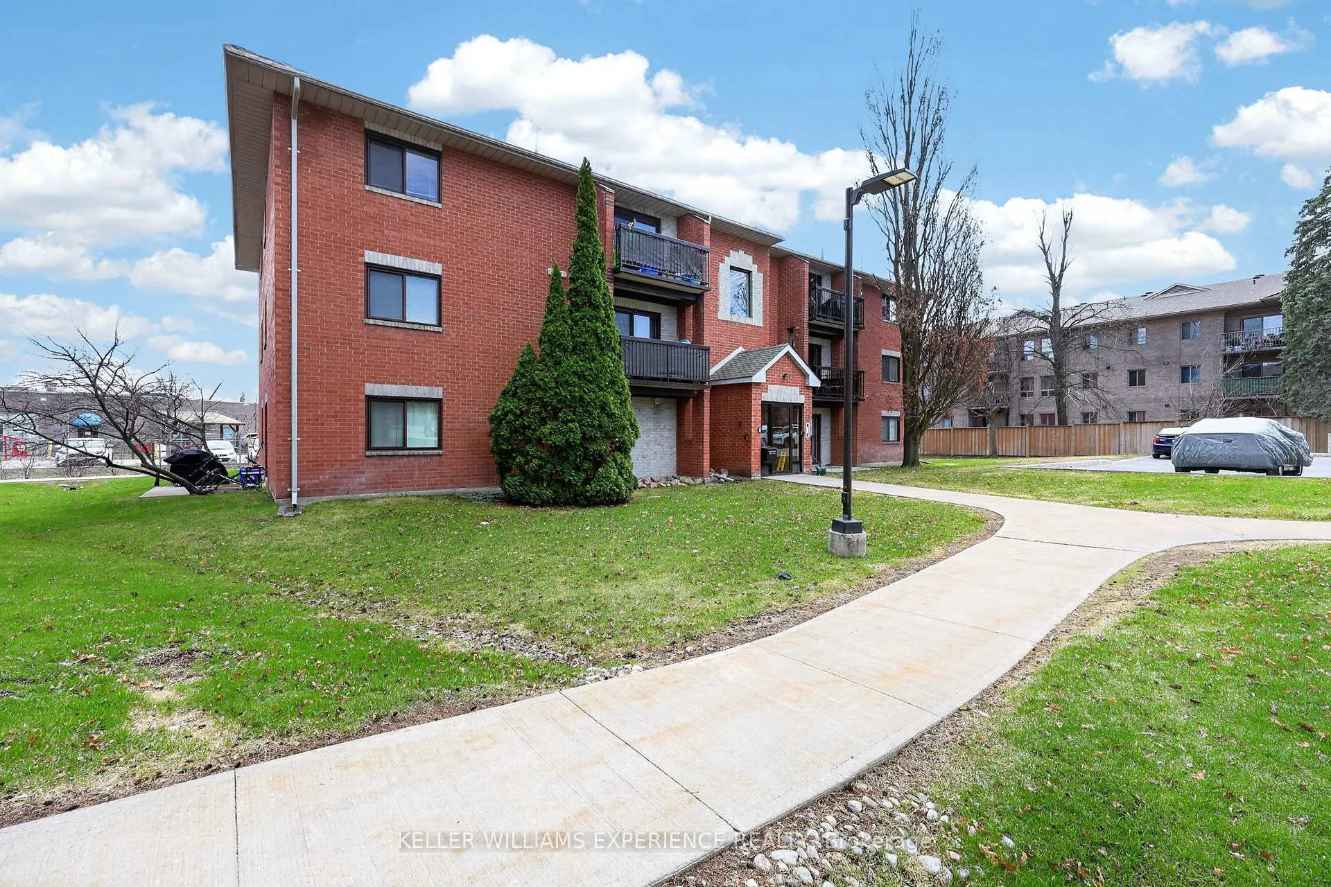 Photo 3 of Unit C4, 183 Edgehill Drive, Barrie, Letitia Heights — HOMEH
