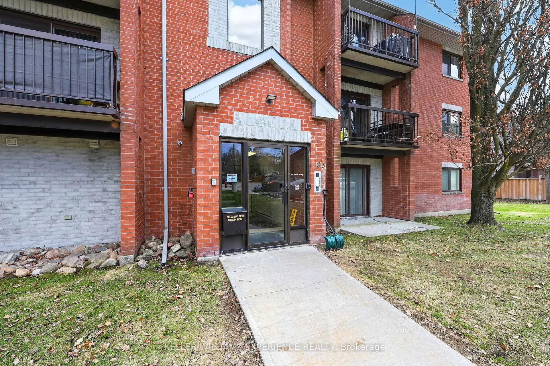 Photo 4 of Unit C4, 183 Edgehill Drive, Barrie, Letitia Heights — HOMEH