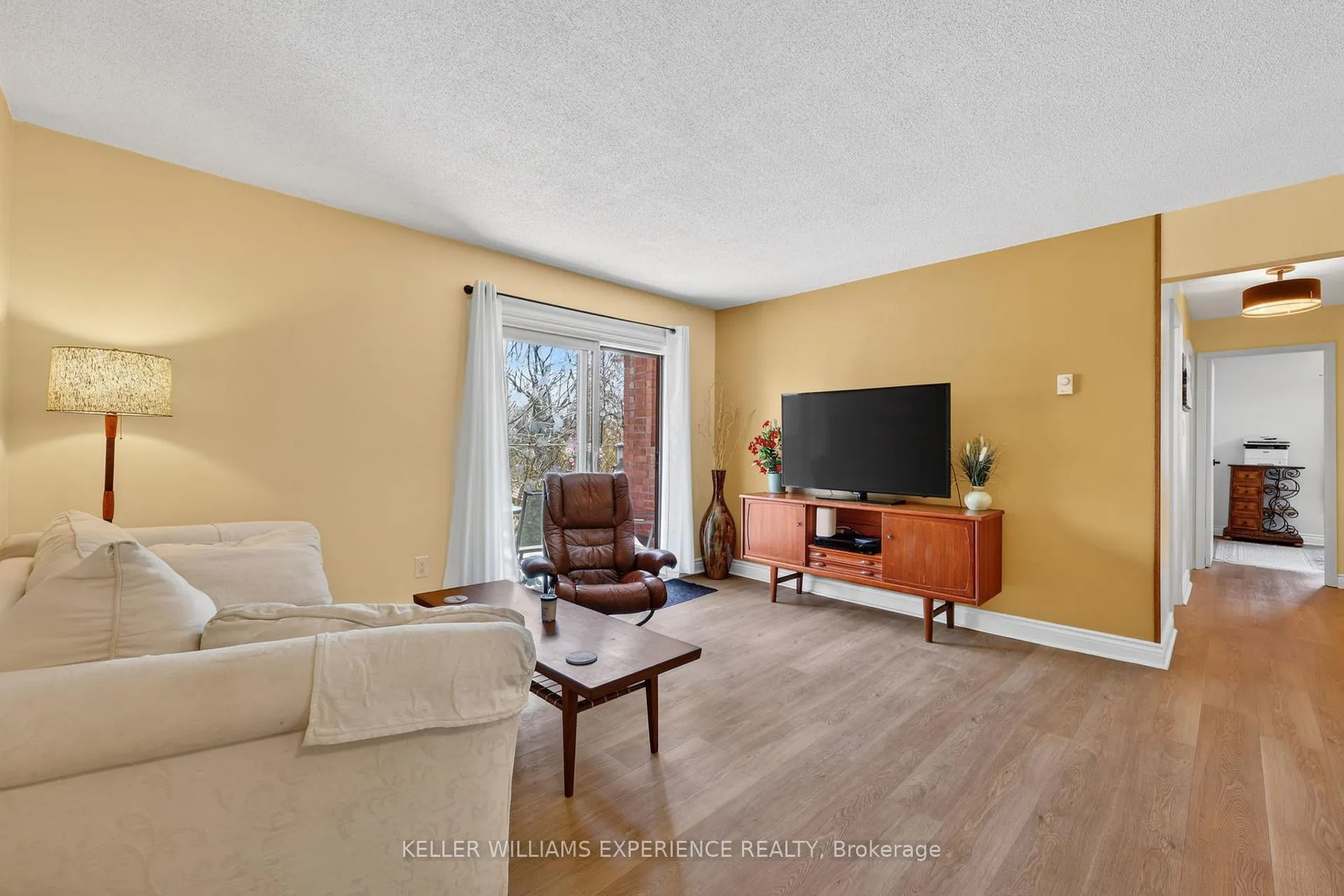 Photo 5 of Unit C4, 183 Edgehill Drive, Barrie, Letitia Heights — HOMEH