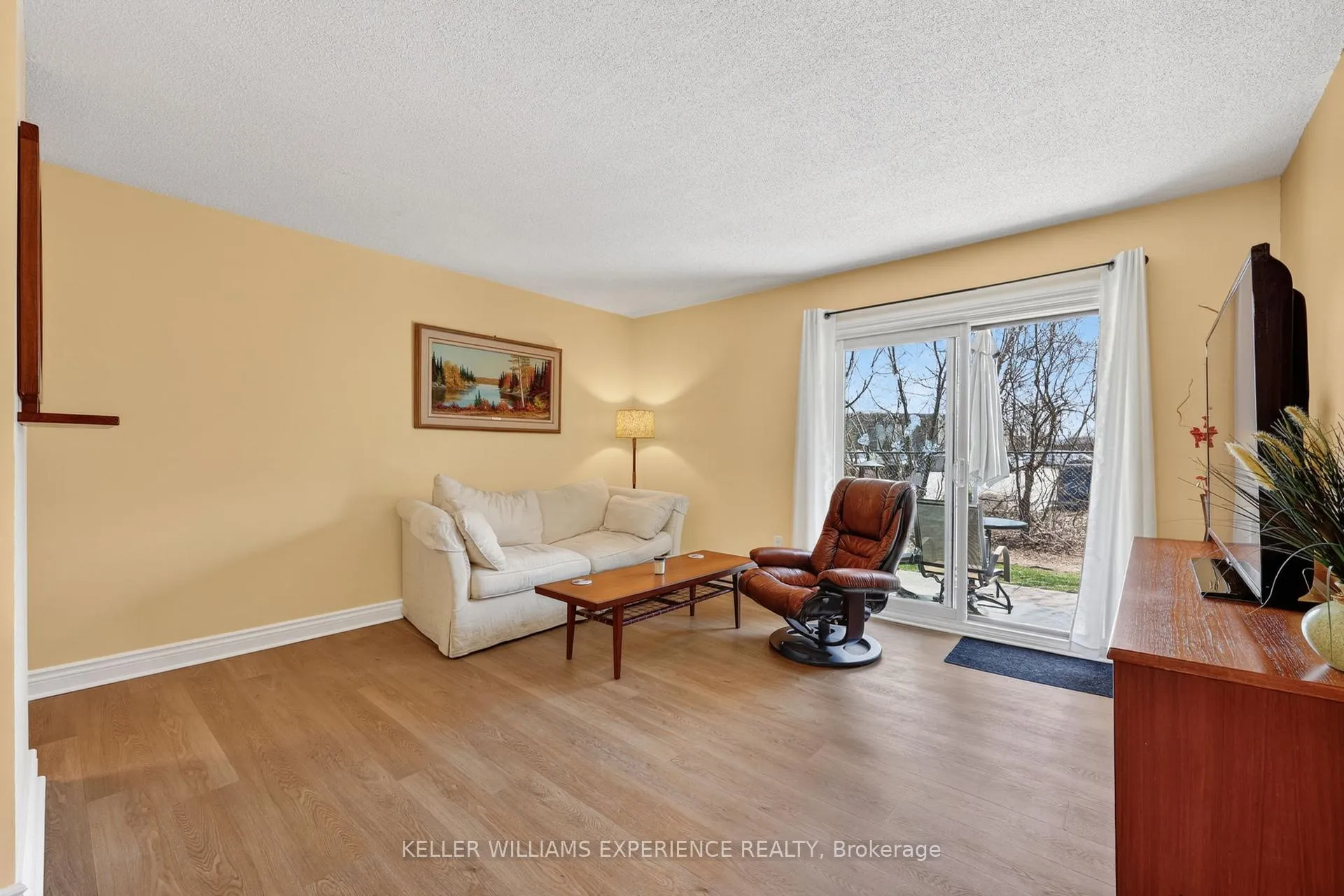 Photo 6 of Unit C4, 183 Edgehill Drive, Barrie, Letitia Heights — HOMEH