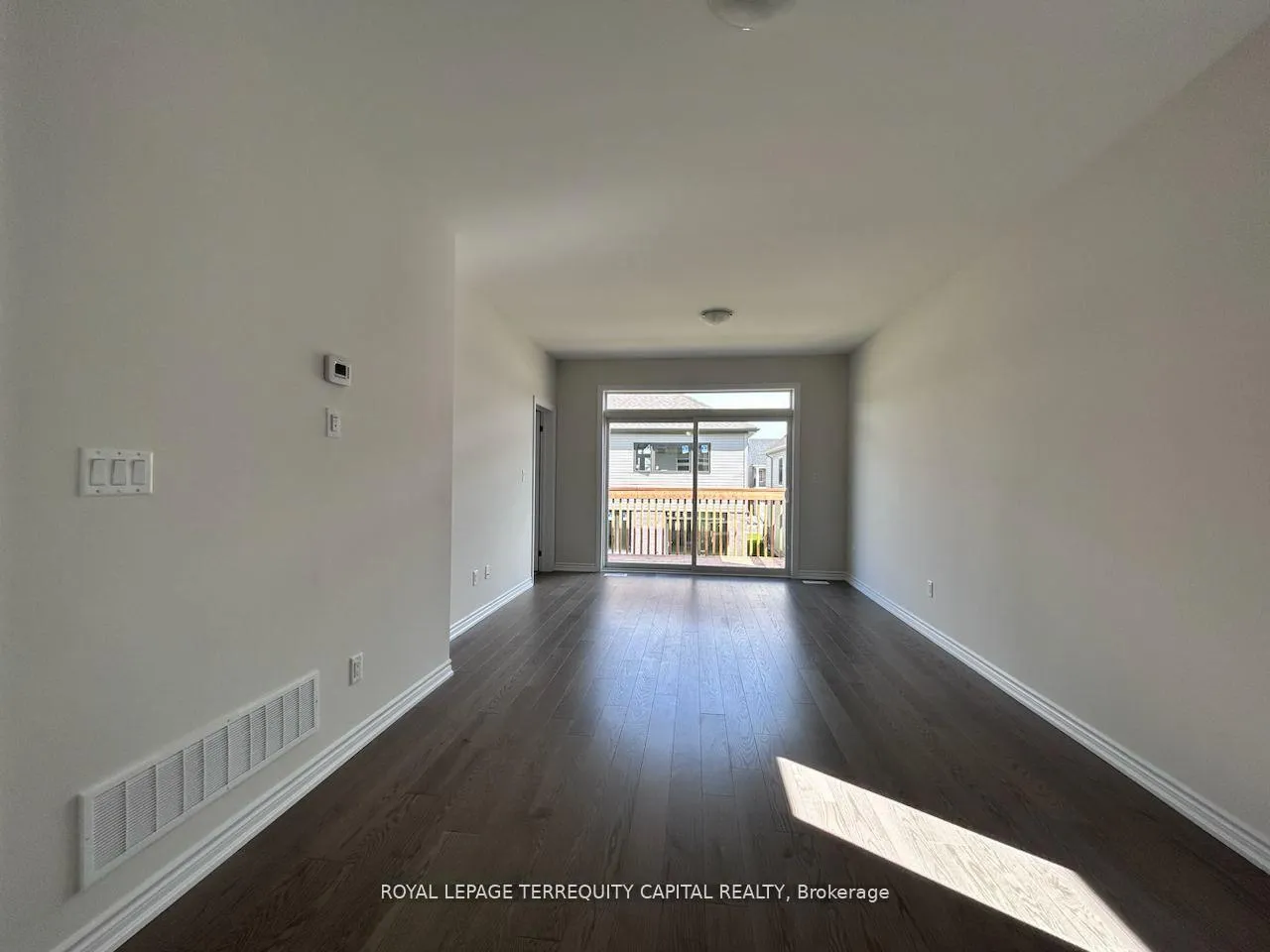 Photo 3 of Unit Upper, 26 Valleybrook Road, Barrie, Innis-Shore — HOMEH