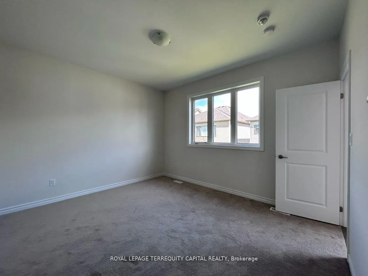 Photo 5 of Unit Upper, 26 Valleybrook Road, Barrie, Innis-Shore — HOMEH