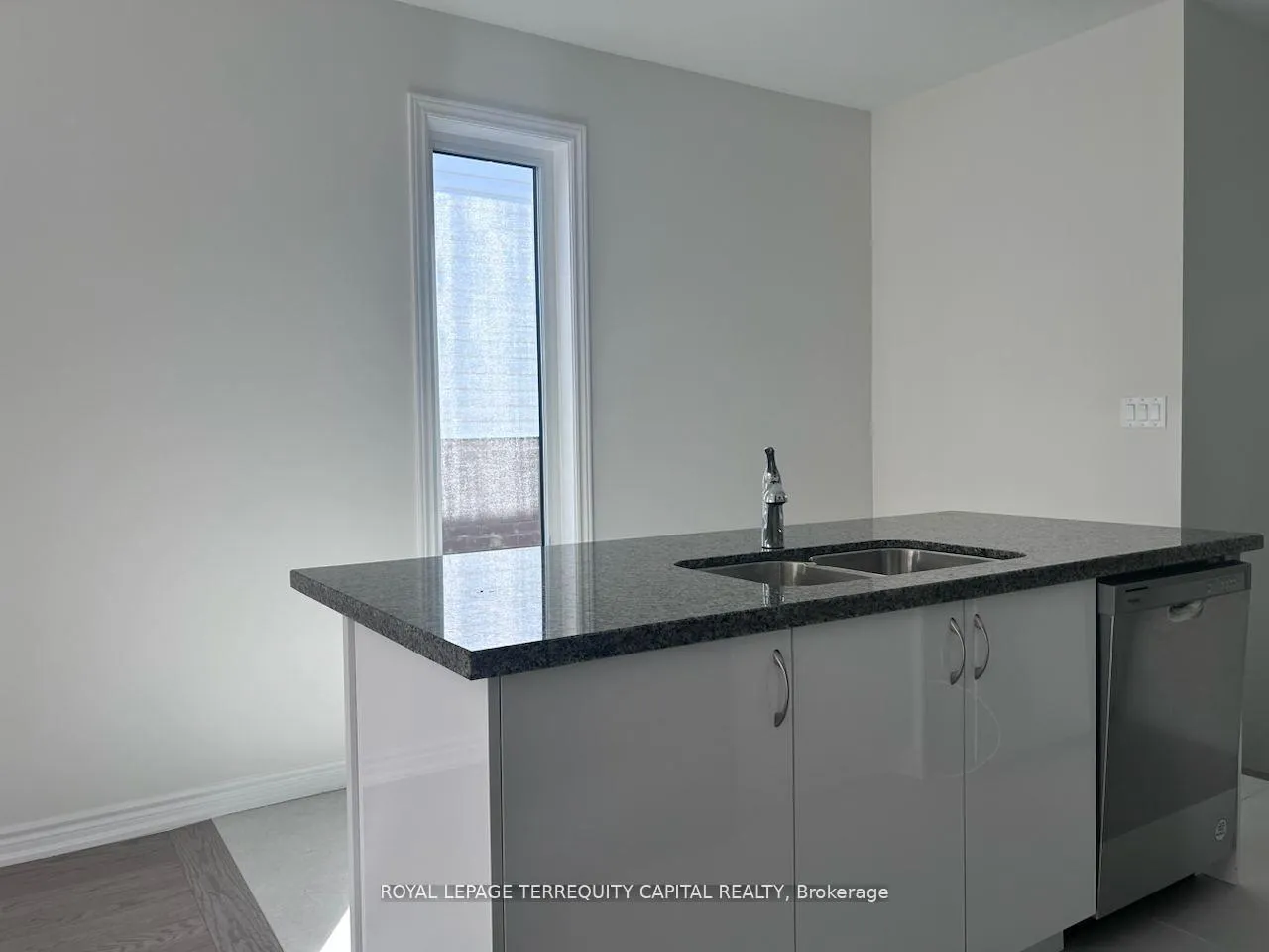 Photo 12 of Unit Upper, 26 Valleybrook Road, Barrie, Innis-Shore — HOMEH