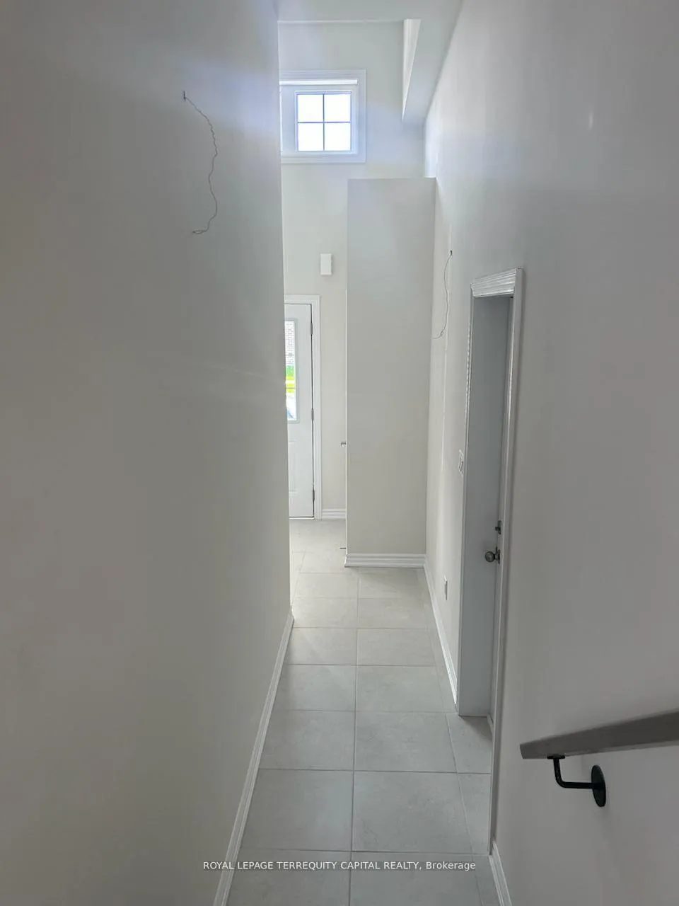 Photo 14 of Unit Upper, 26 Valleybrook Road, Barrie, Innis-Shore — HOMEH