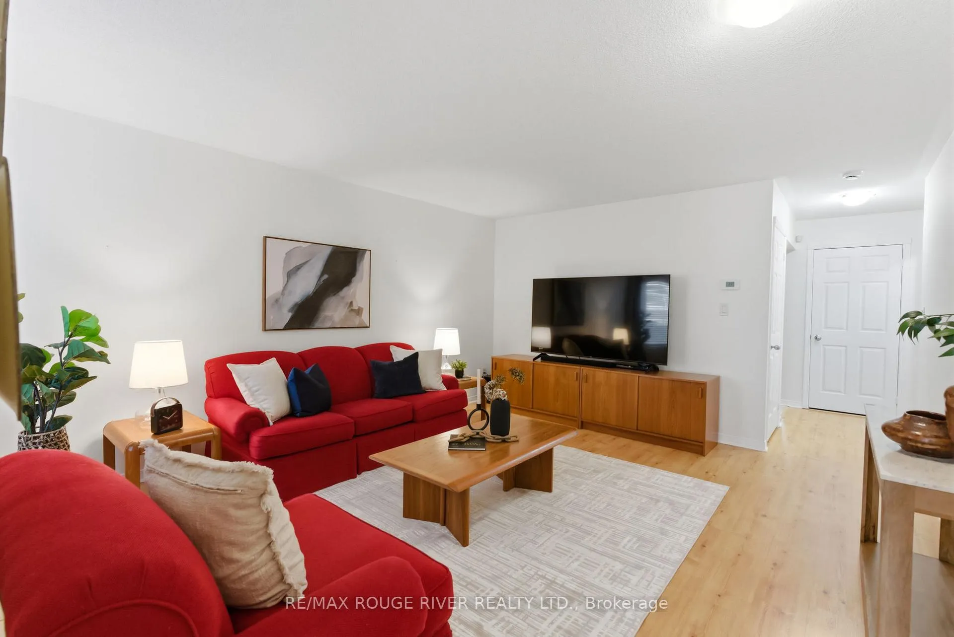 Photo 3 of 1154 Meath Drive, Oshawa, Pinecrest — HOMEH