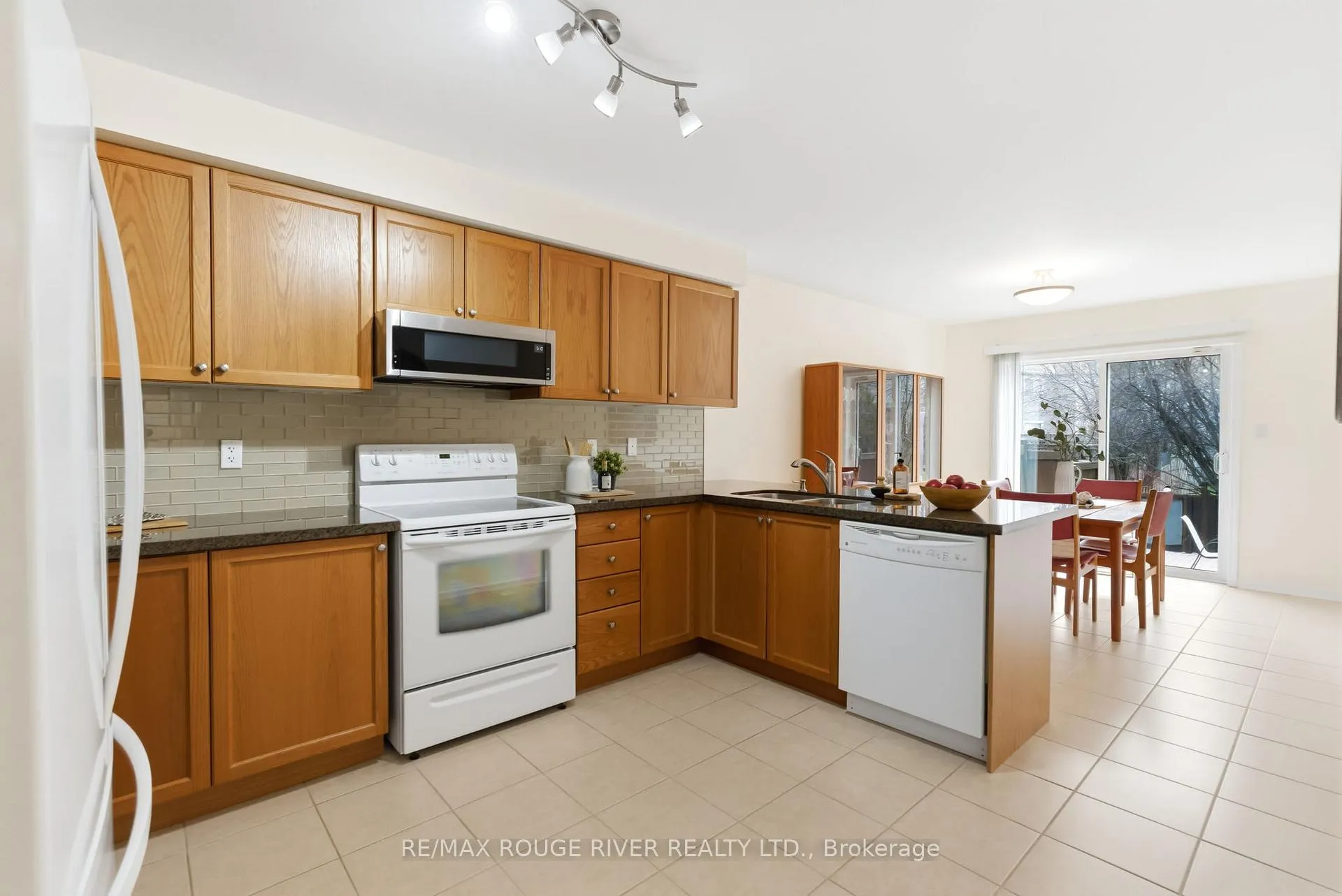 Photo 7 of 1154 Meath Drive, Oshawa, Pinecrest — HOMEH