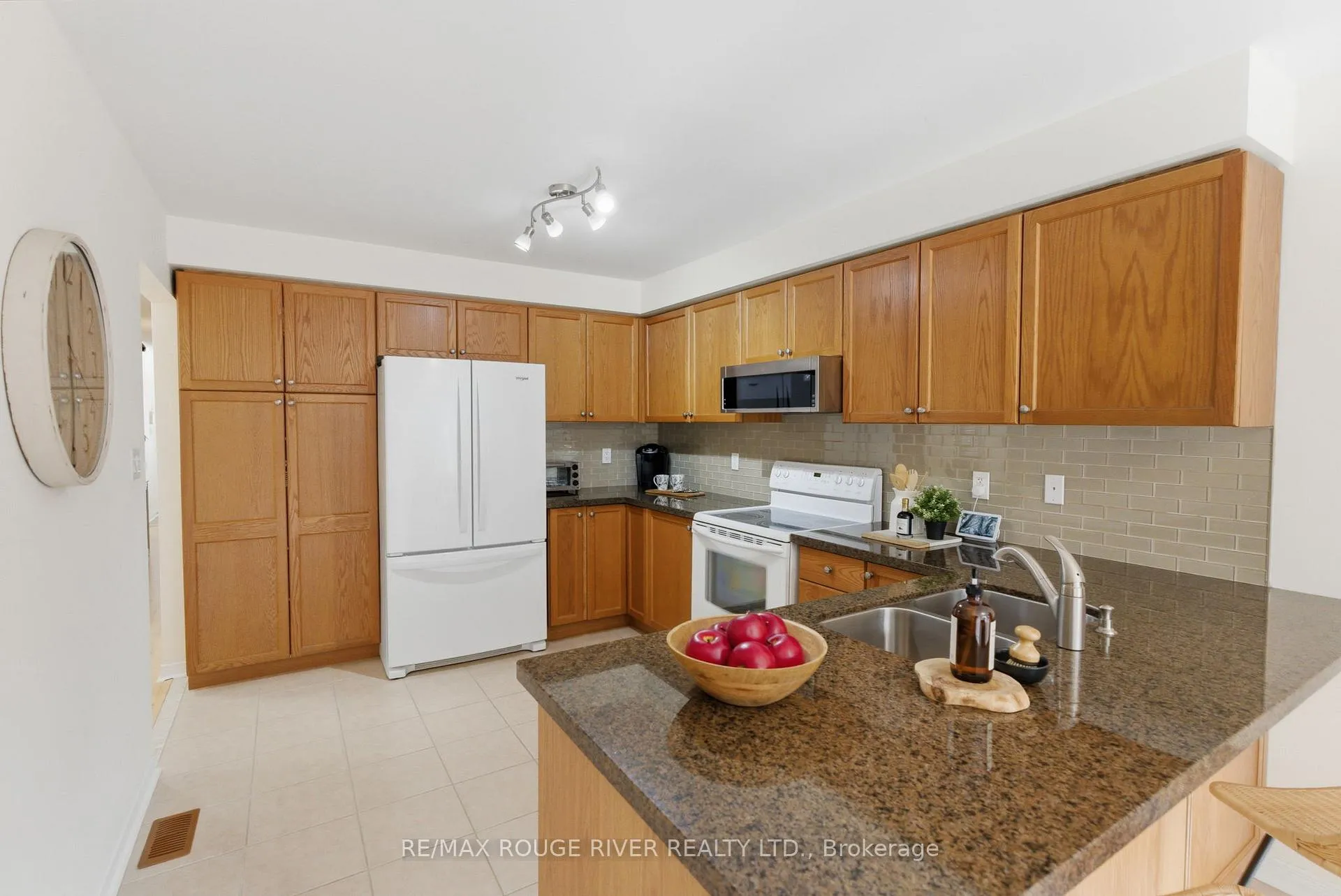 Photo 9 of 1154 Meath Drive, Oshawa, Pinecrest — HOMEH