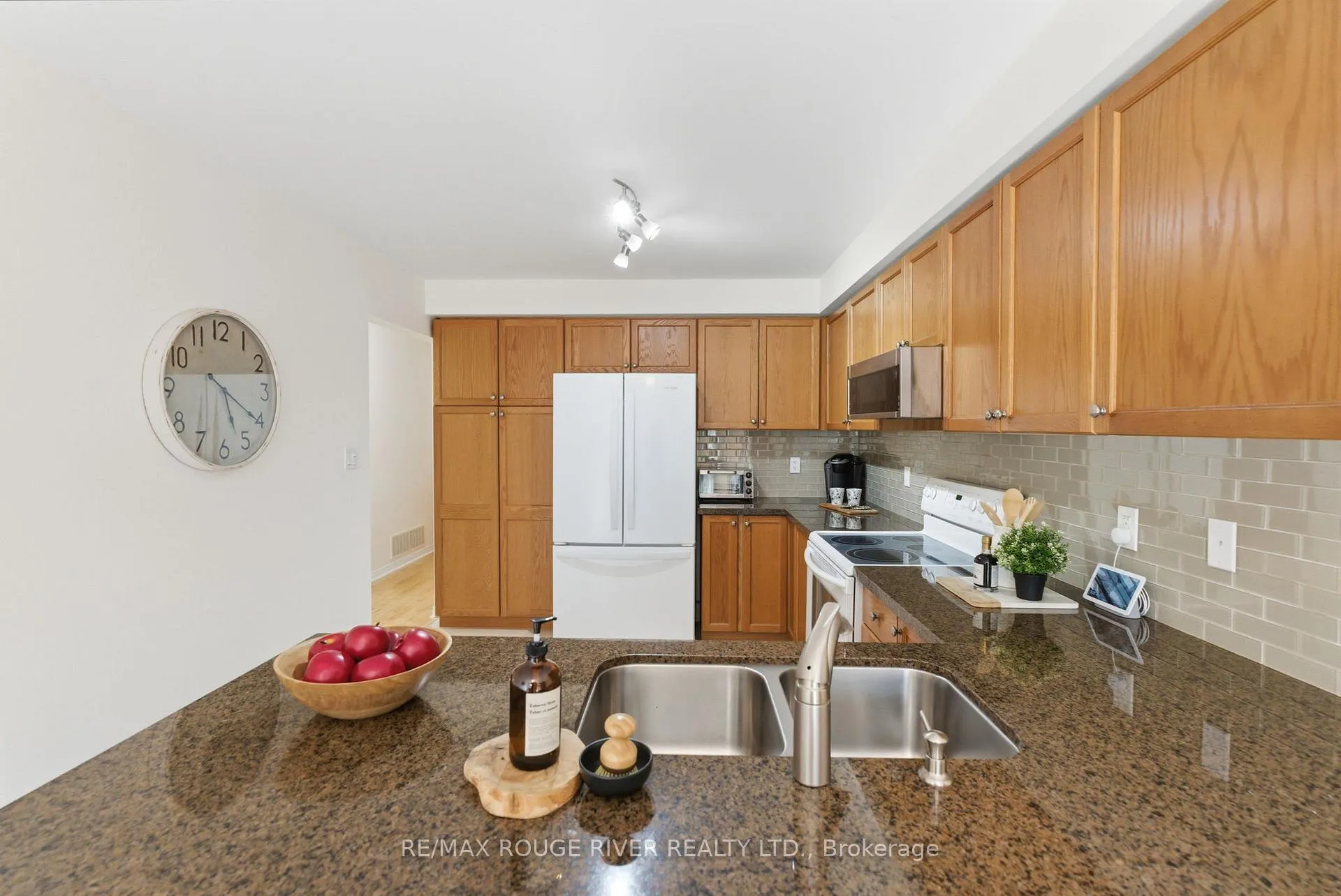 Photo 11 of 1154 Meath Drive, Oshawa, Pinecrest — HOMEH