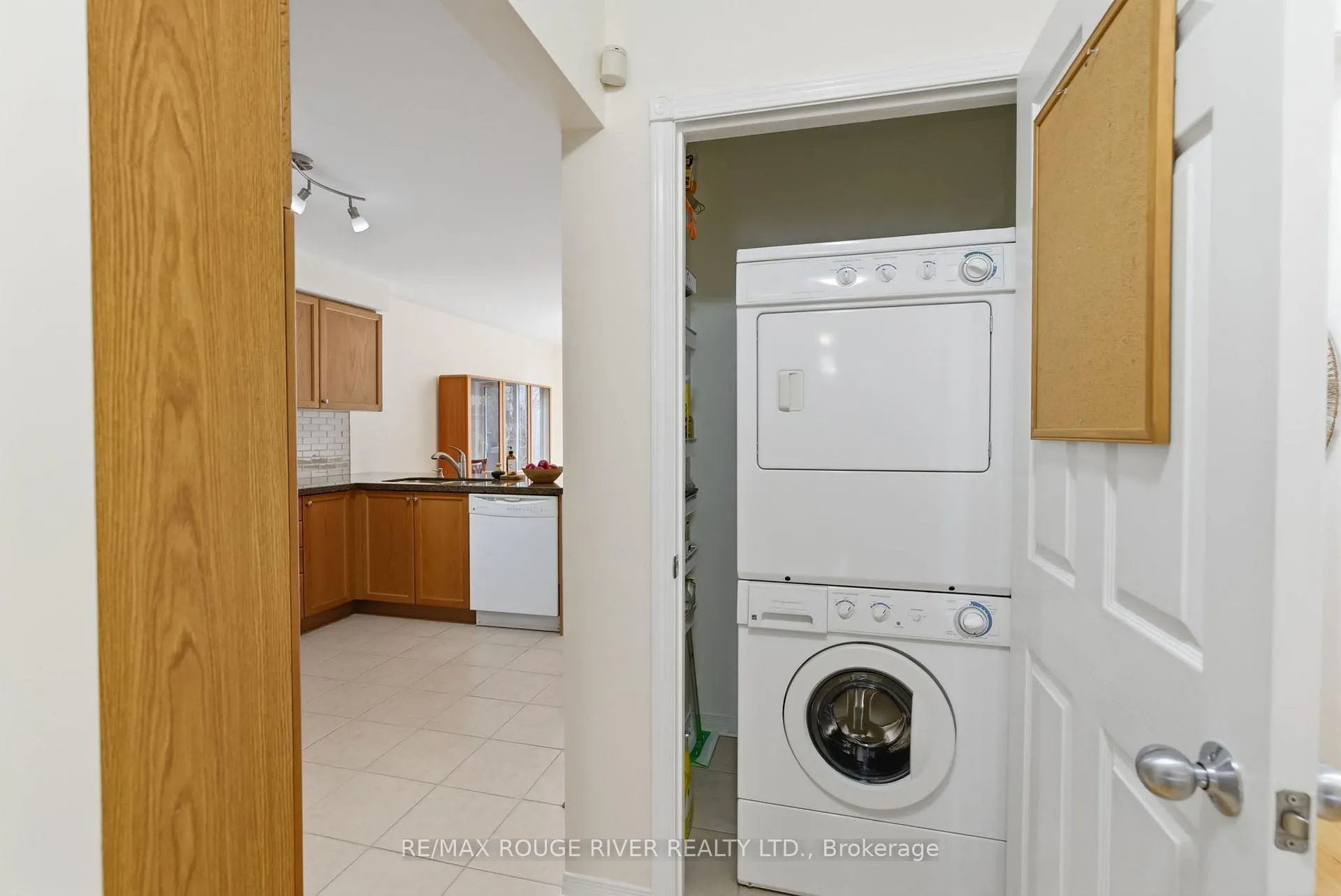 Photo 15 of 1154 Meath Drive, Oshawa, Pinecrest — HOMEH