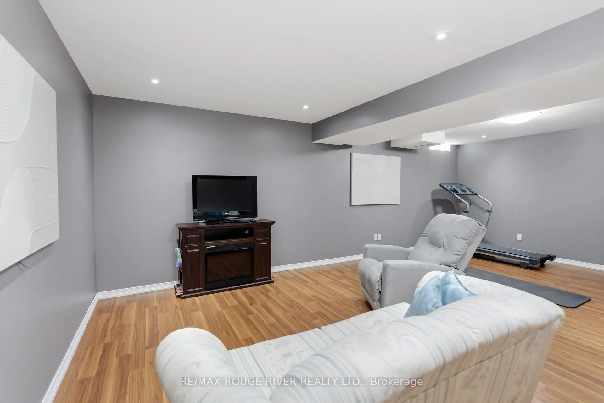 Photo 33 of 1154 Meath Drive, Oshawa, Pinecrest — HOMEH
