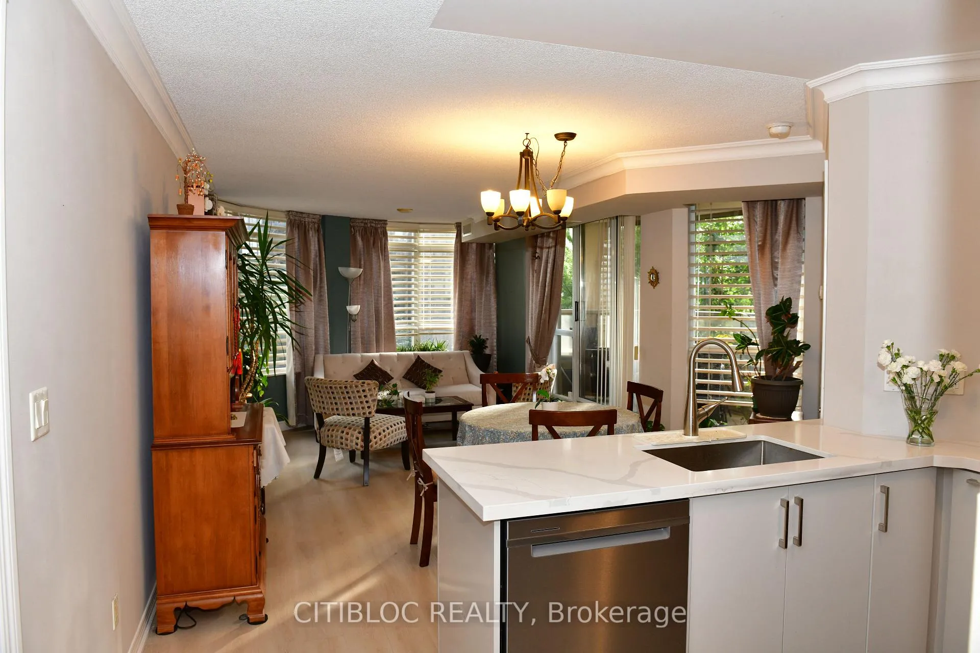 Photo of Unit 213, 310 Burnhamthorpe Road W