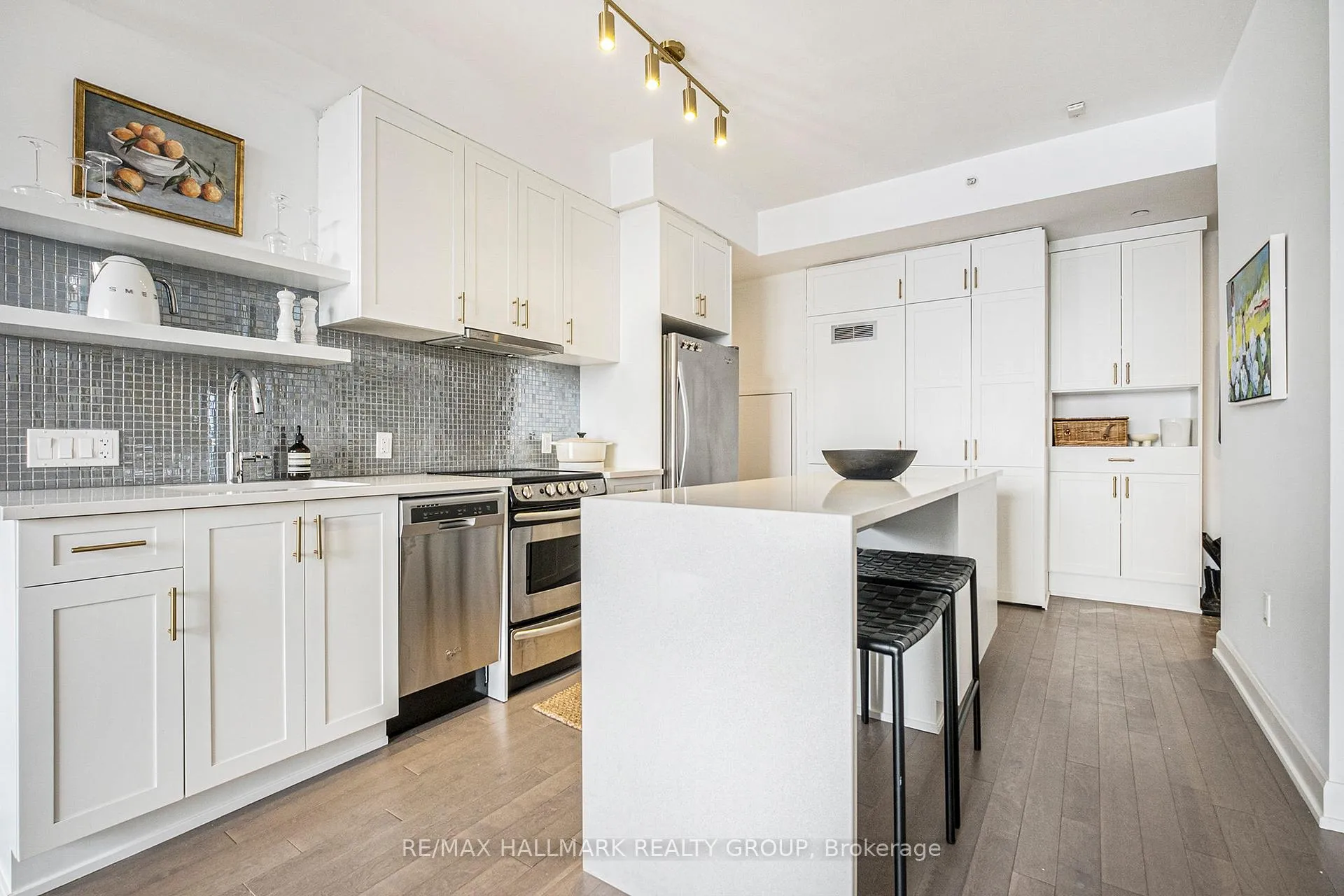 Photo 6 of Unit 404, 10 Rosemount Avenue, Ottawa, Hintonburg — HOMEH