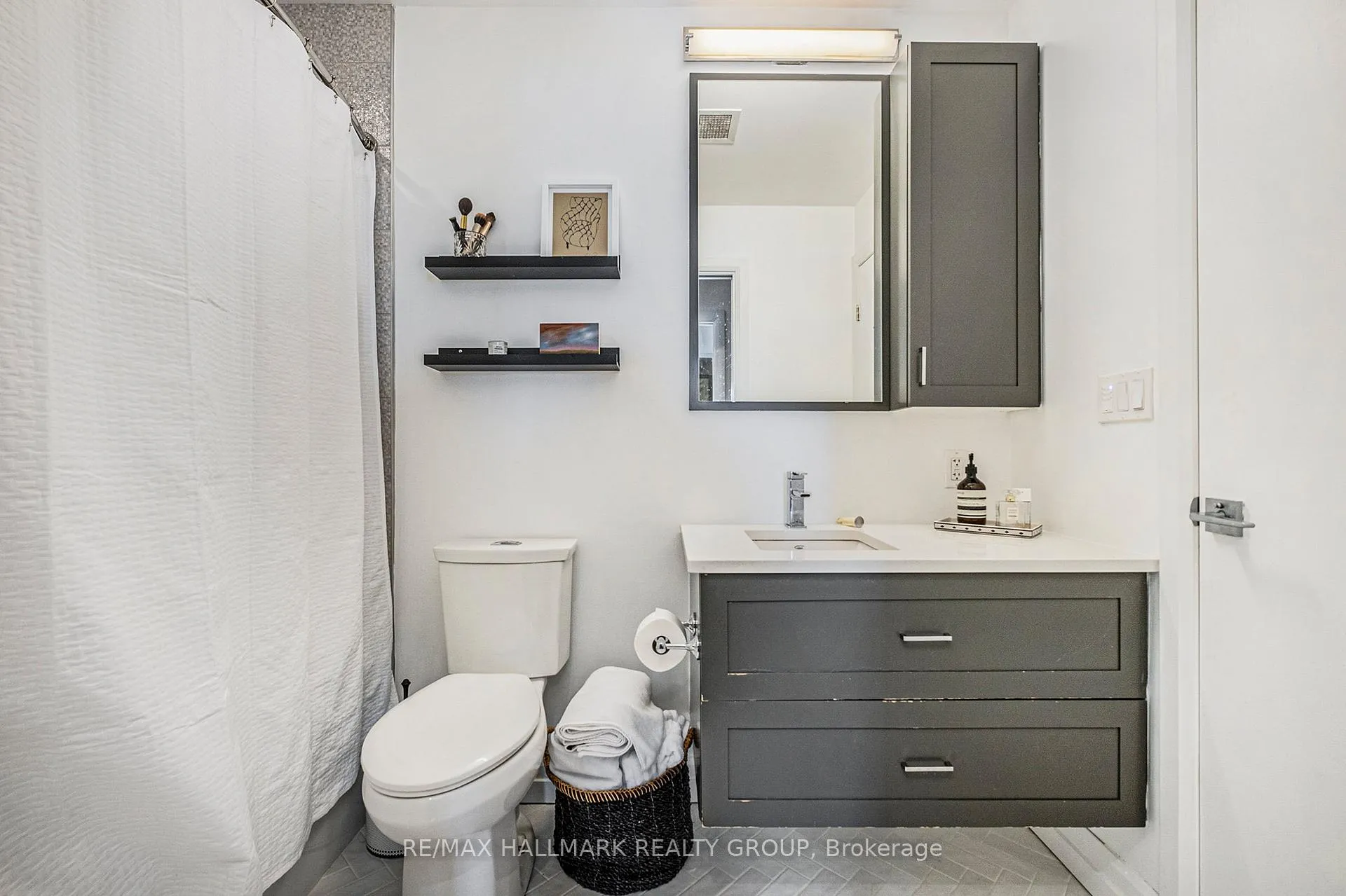Photo 9 of Unit 404, 10 Rosemount Avenue, Ottawa, Hintonburg — HOMEH