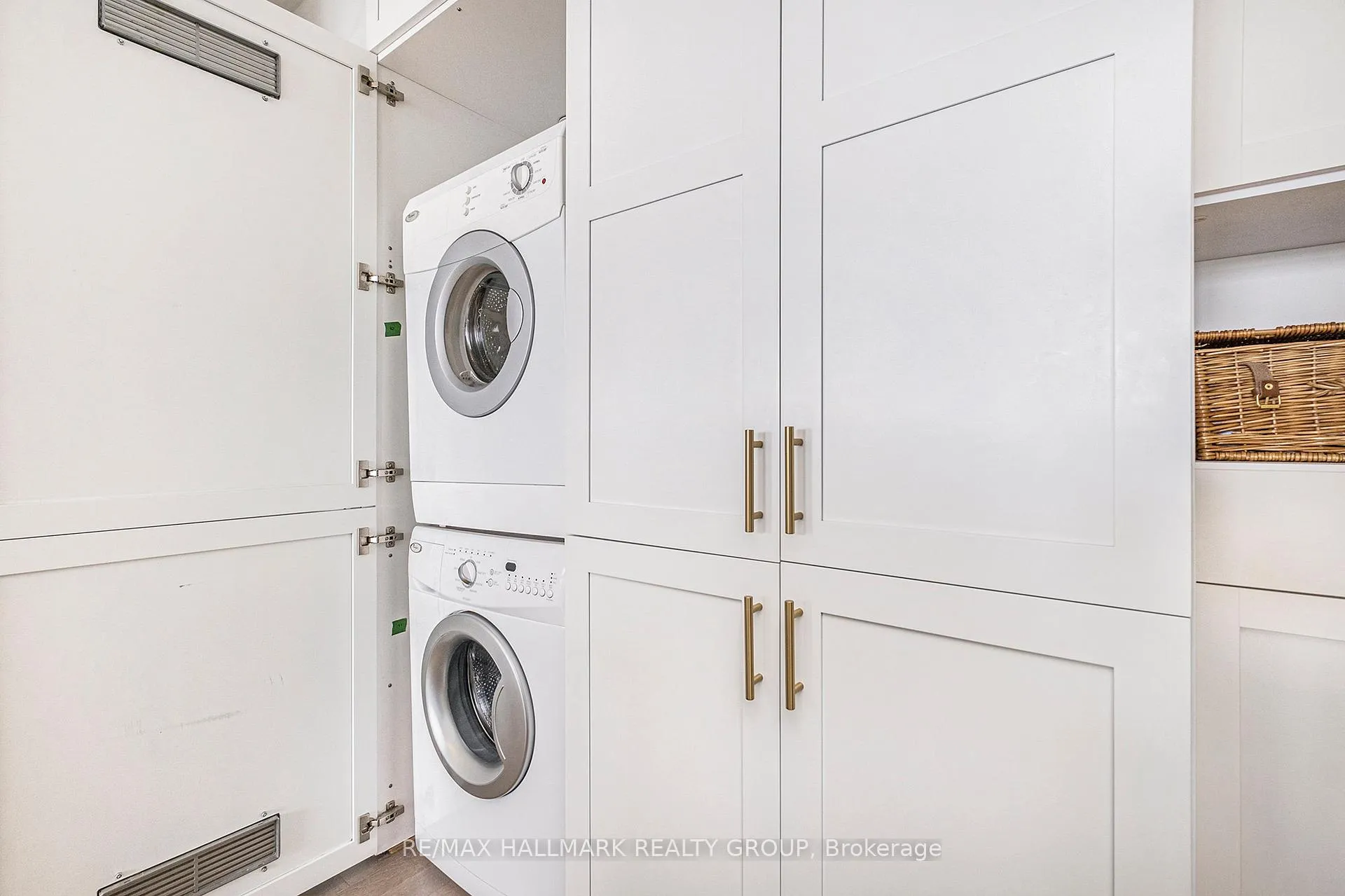 Photo 13 of Unit 404, 10 Rosemount Avenue, Ottawa, Hintonburg — HOMEH