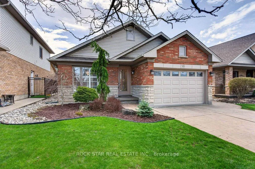 Photo 2 of 35 Hepburn Crescent, Hamilton, Mountview — HOMEH