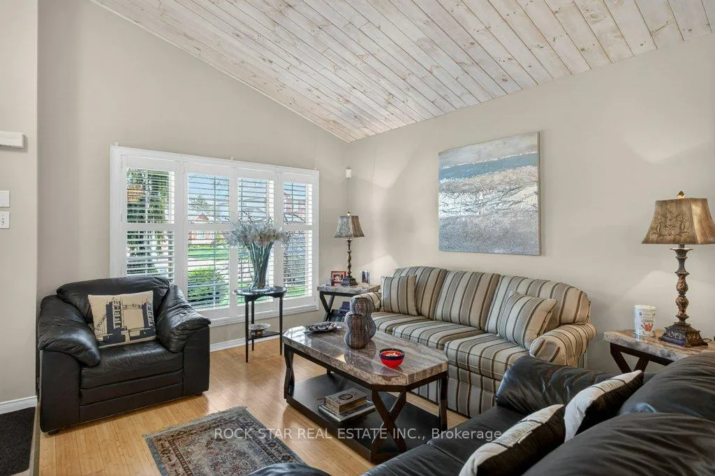 Photo 4 of 35 Hepburn Crescent, Hamilton, Mountview — HOMEH