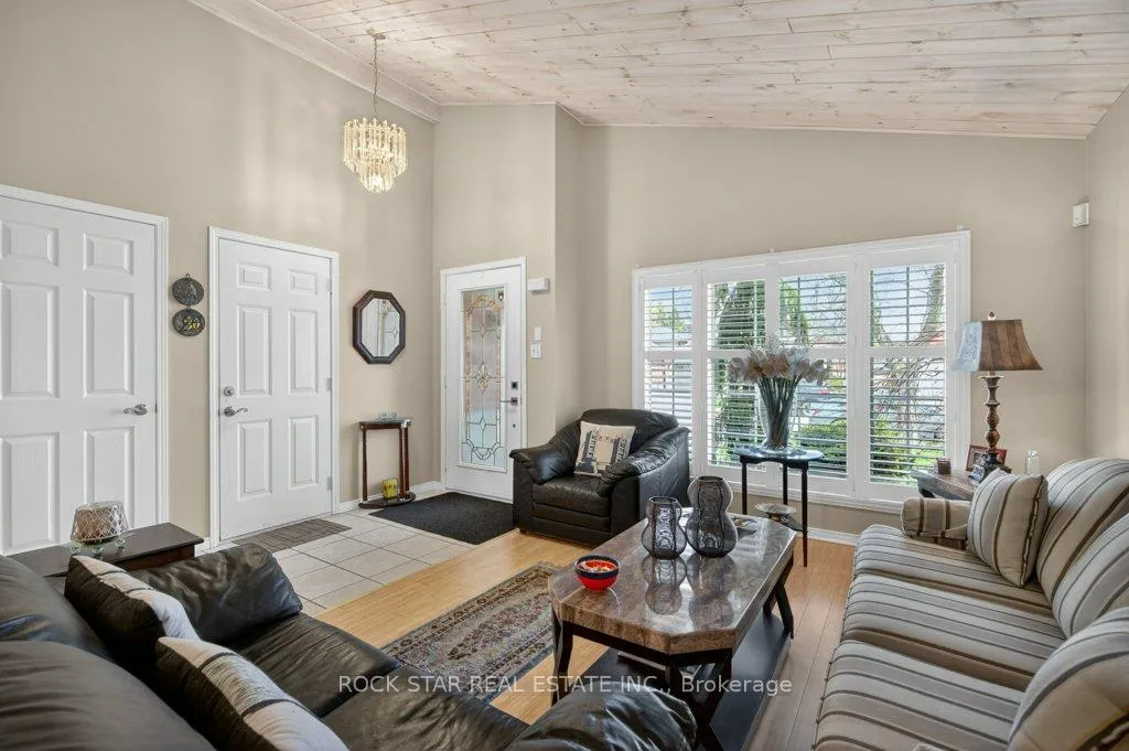 Photo 5 of 35 Hepburn Crescent, Hamilton, Mountview — HOMEH