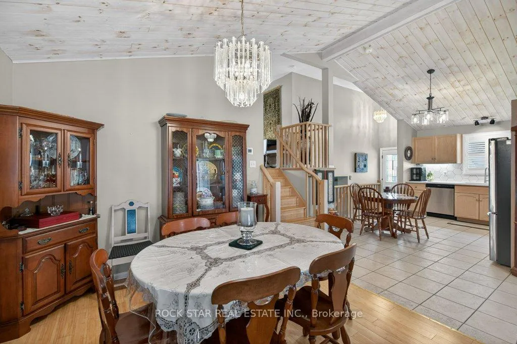 Photo 7 of 35 Hepburn Crescent, Hamilton, Mountview — HOMEH